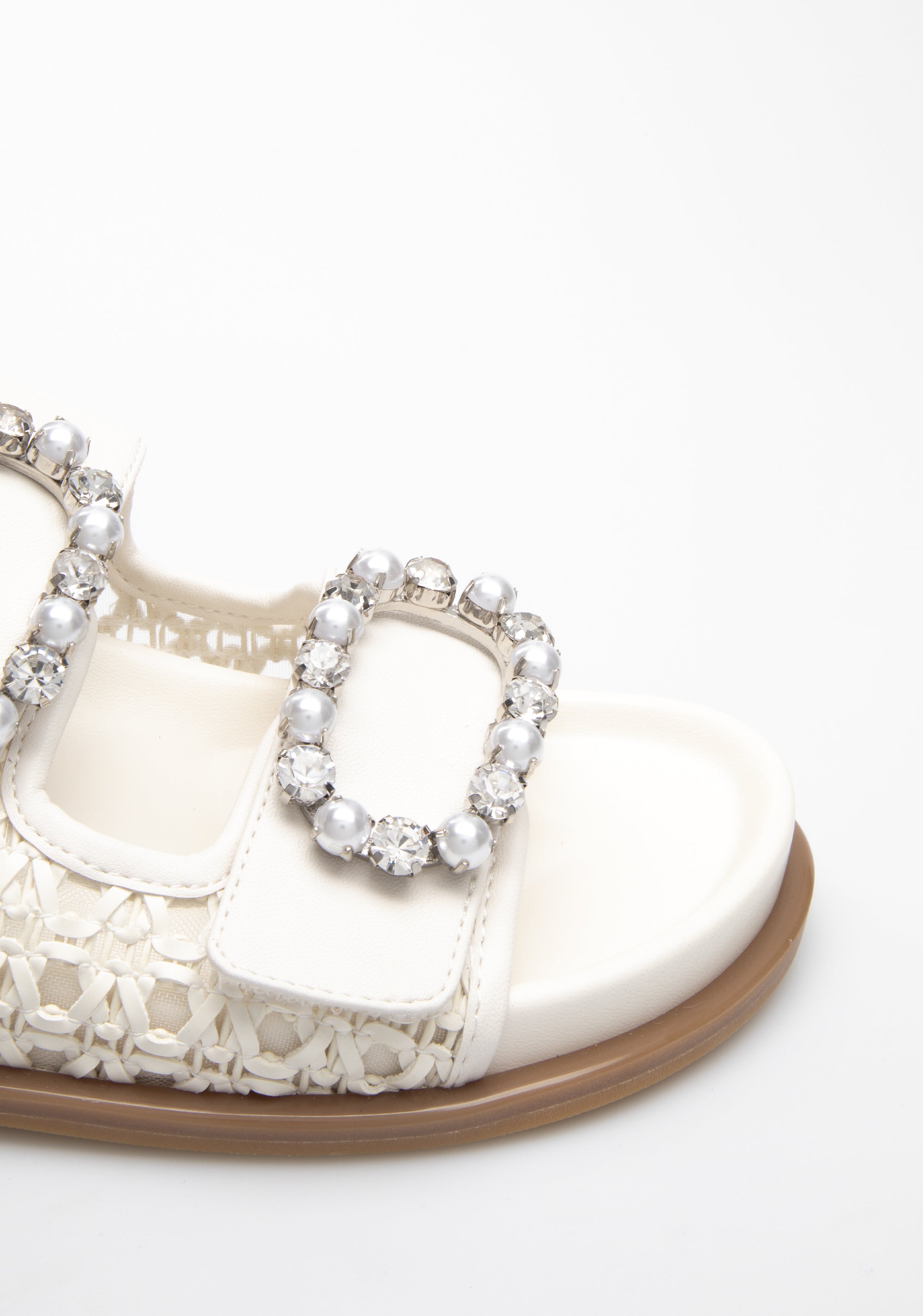 Ciabatta con Fascia Intrecciata e Fibbie Gioiello