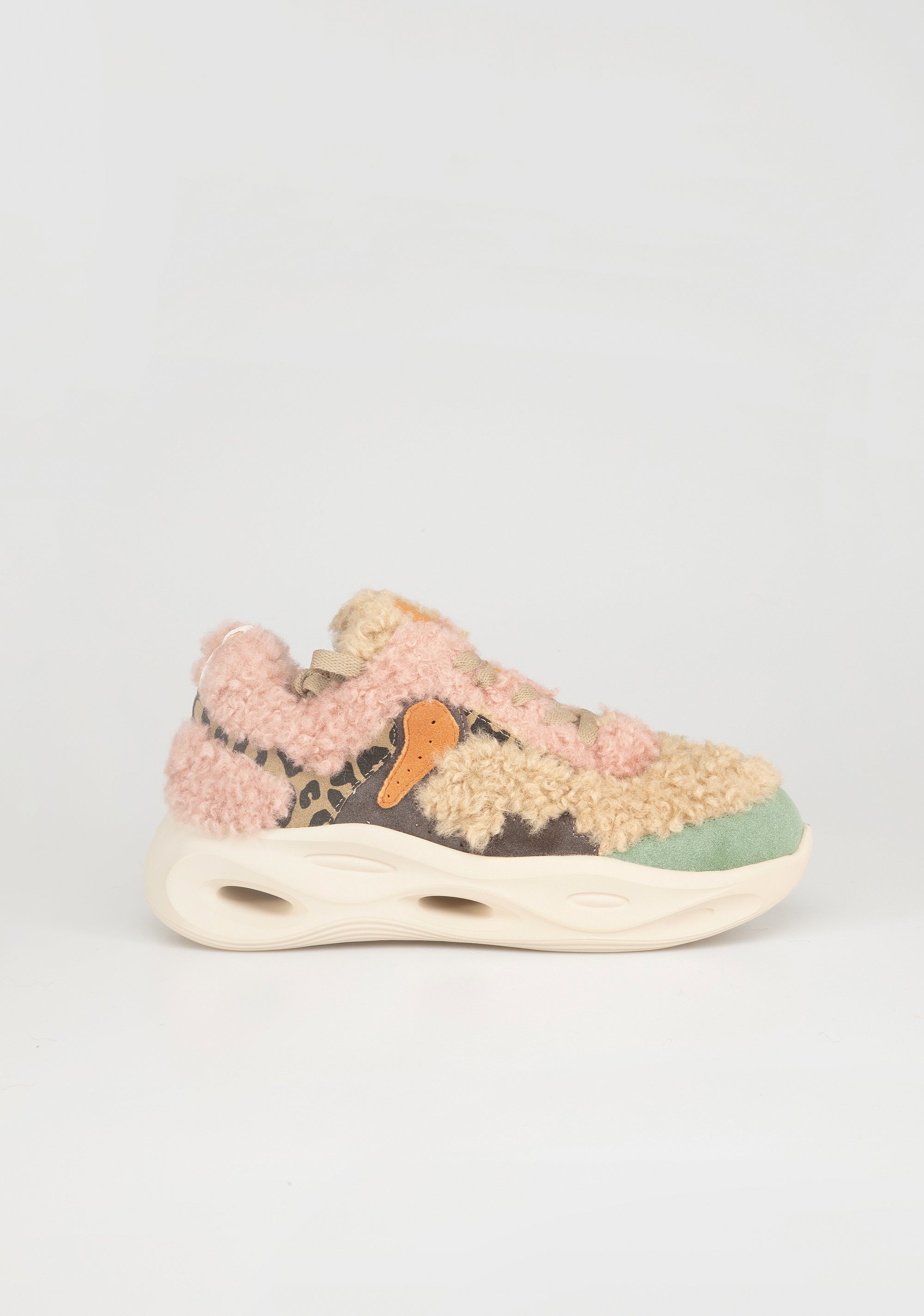 Sneakers con Patchwork di Texture e Colori Vibranti