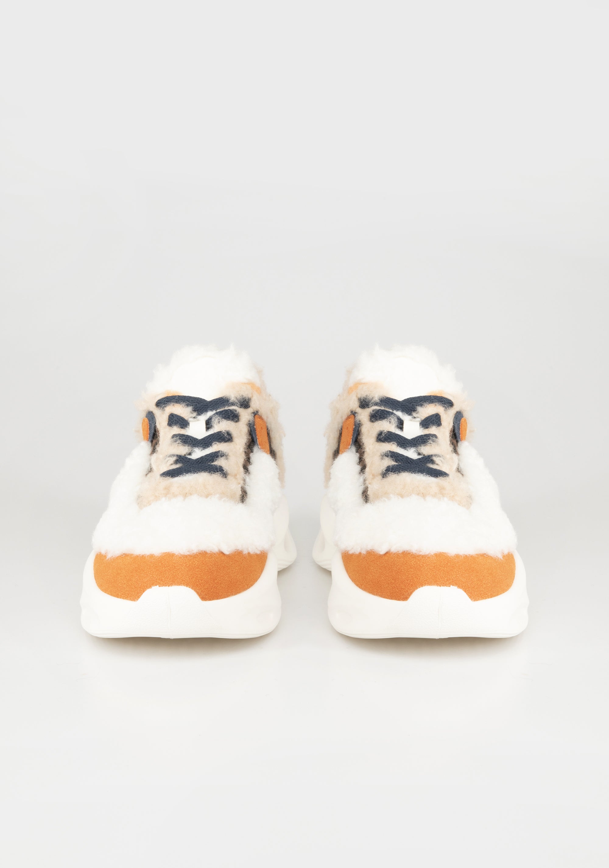 Sneakers Audaci con Mix di Texture Animalier e Dettagli Colorati