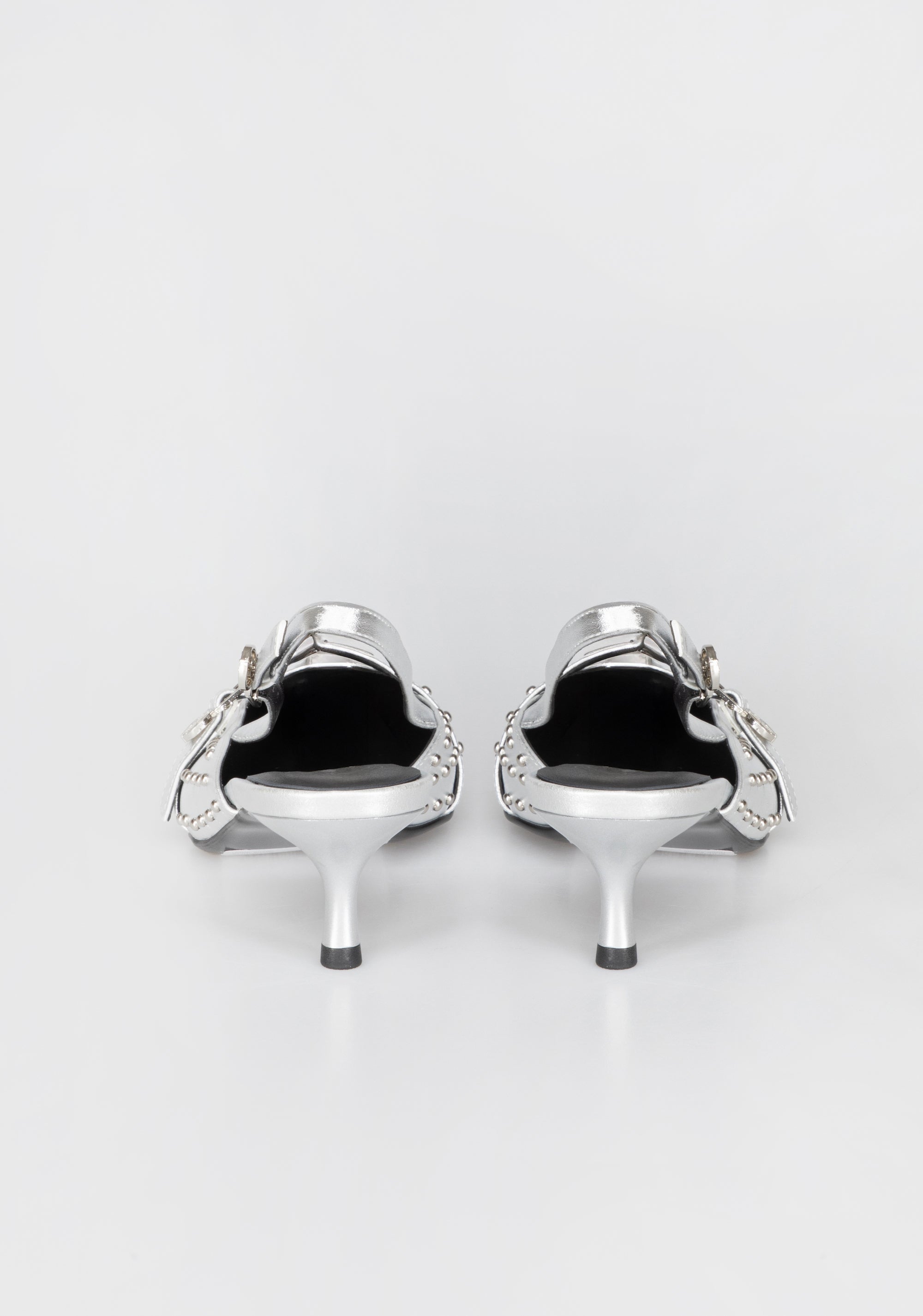 Slingback a Punta con Borchie Metalliche e Tacco Kitten Heel