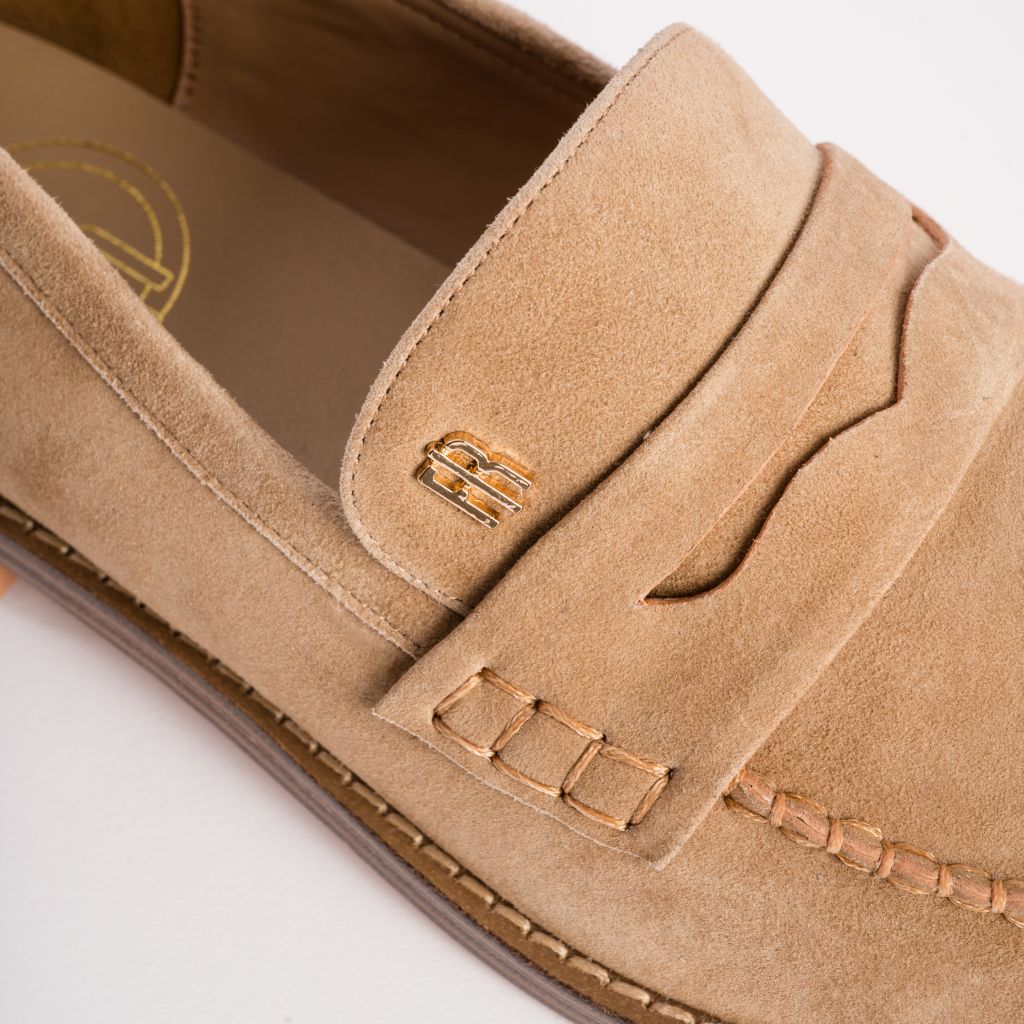 Mocassini Classici in Suede con Cuciture