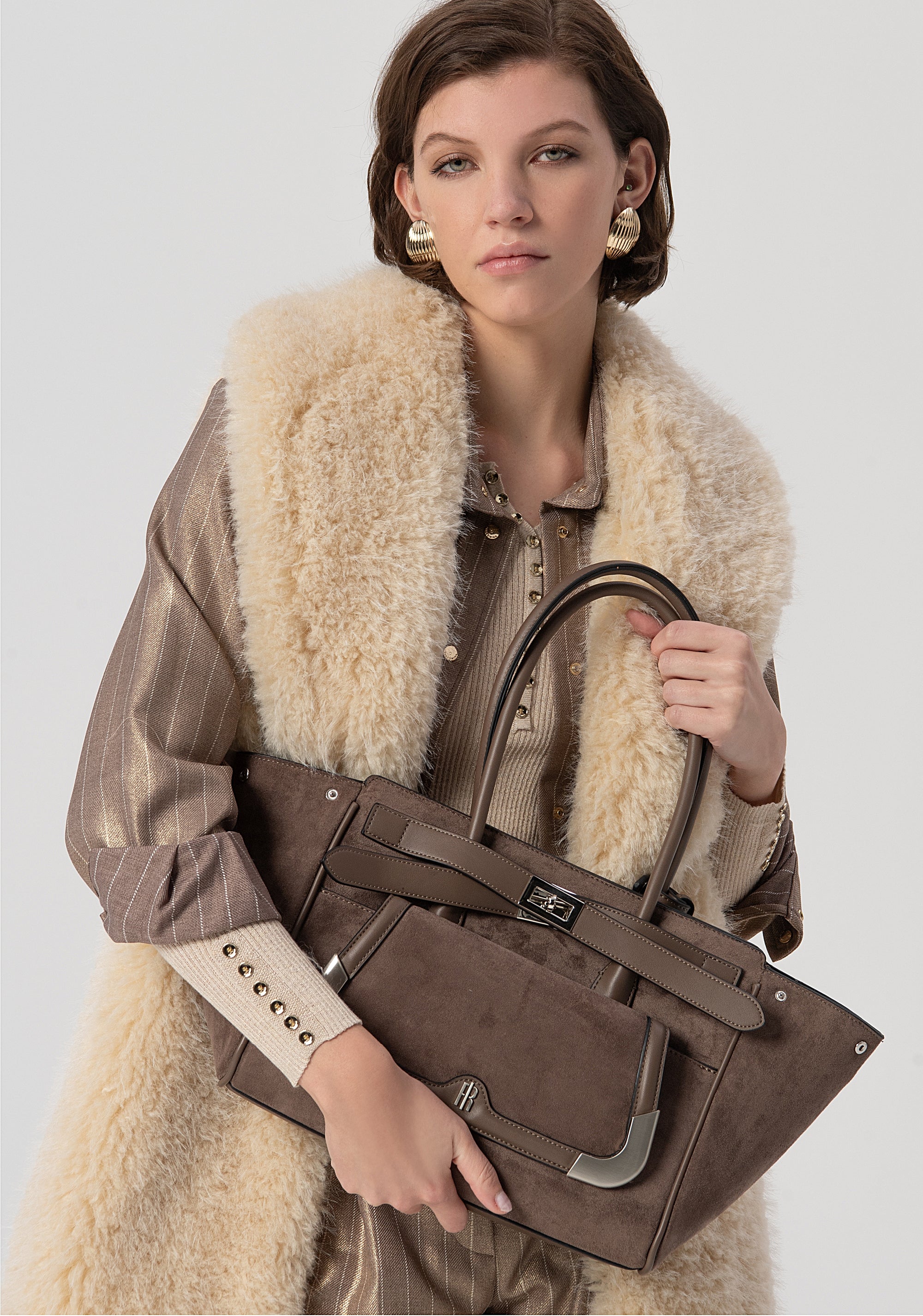 Borsa Tote Strutturata in Suede Sintetico Color con Dettagli Metallici