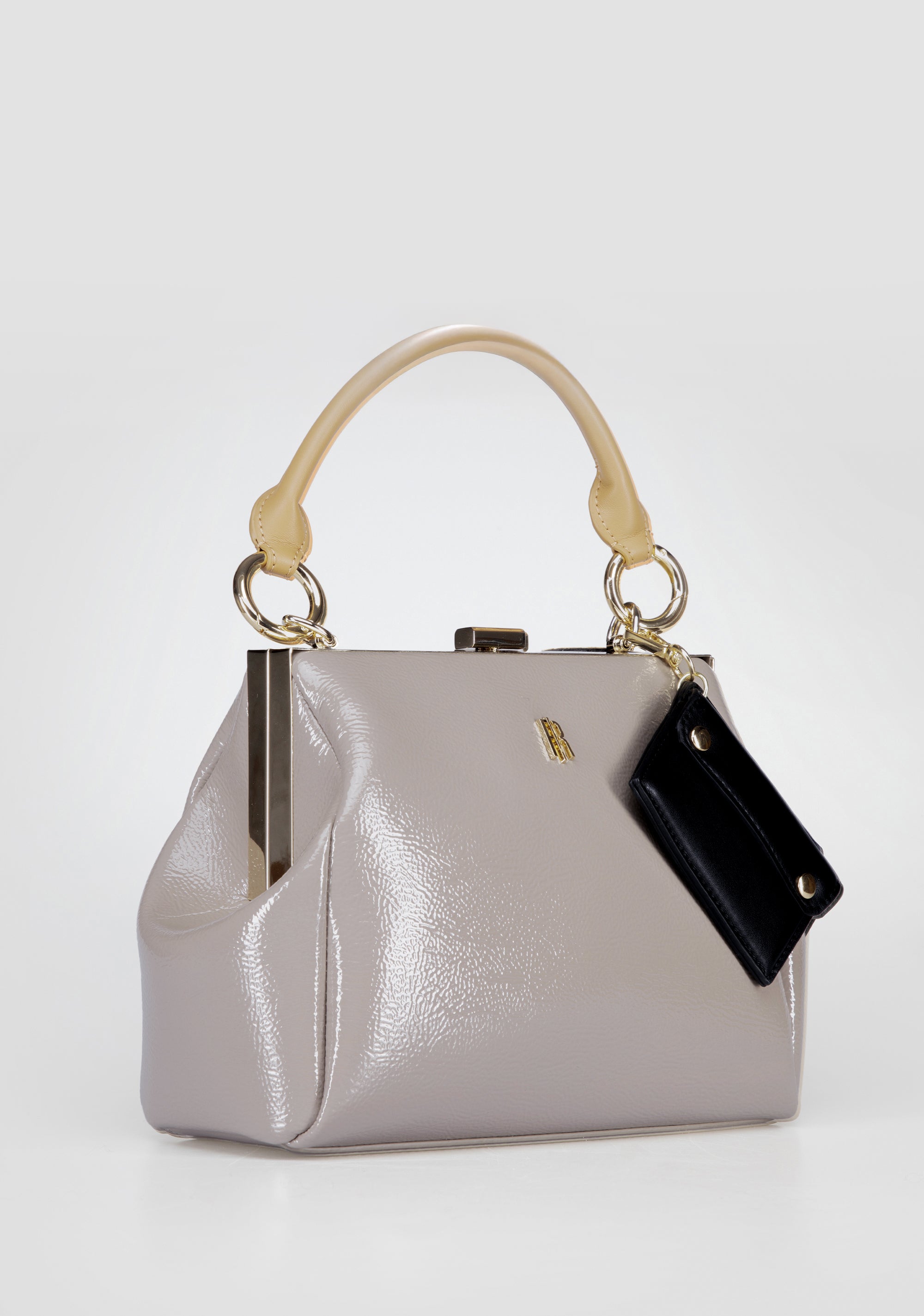 Borsa Elegante in Vernice Lucida con Chiusura a Scatto e Dettaglio Portachiavi