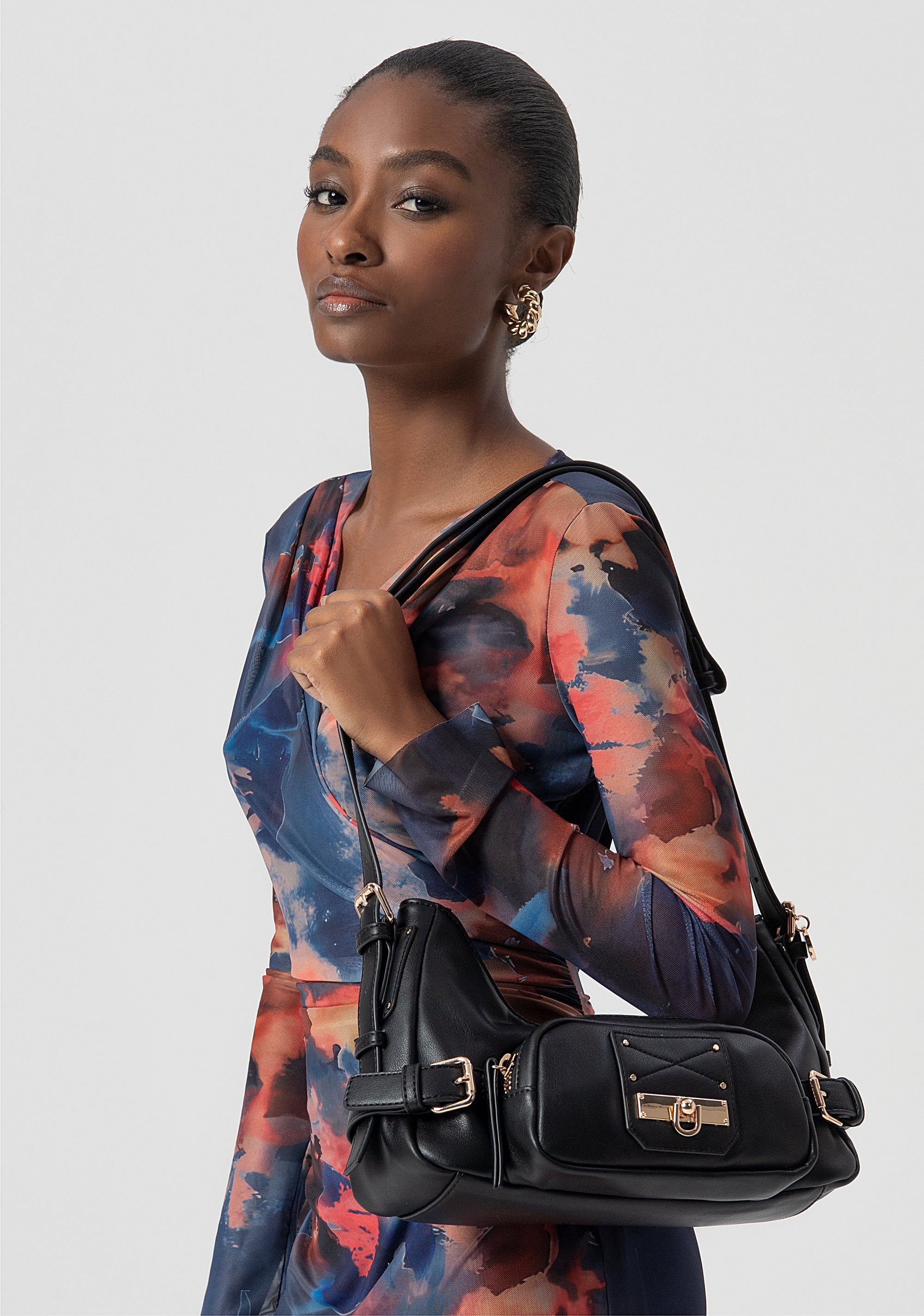 Borsa a Spalla con Borchie e Fibbie Dorate