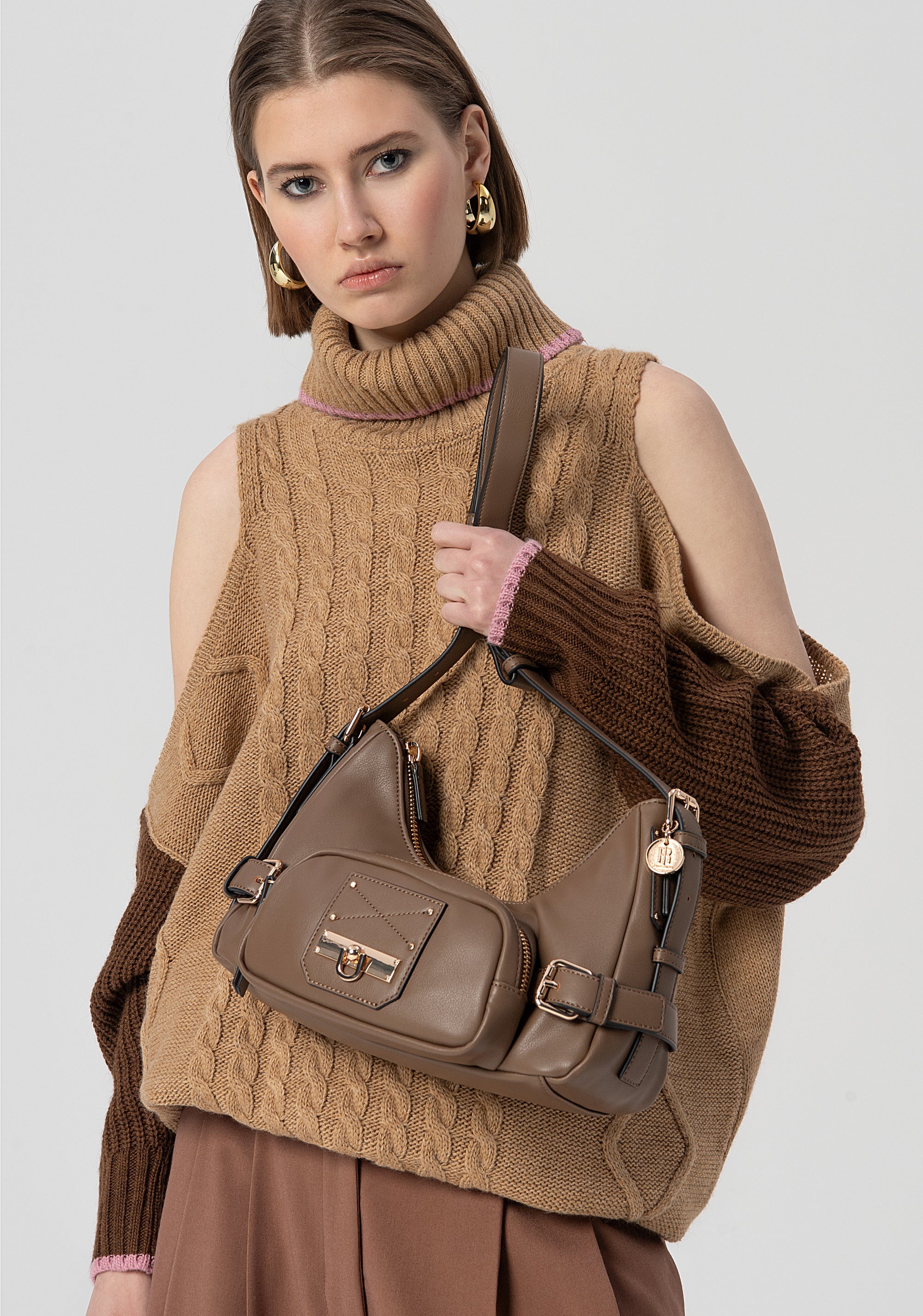 Borsa a Spalla con Borchie e Fibbie Dorate