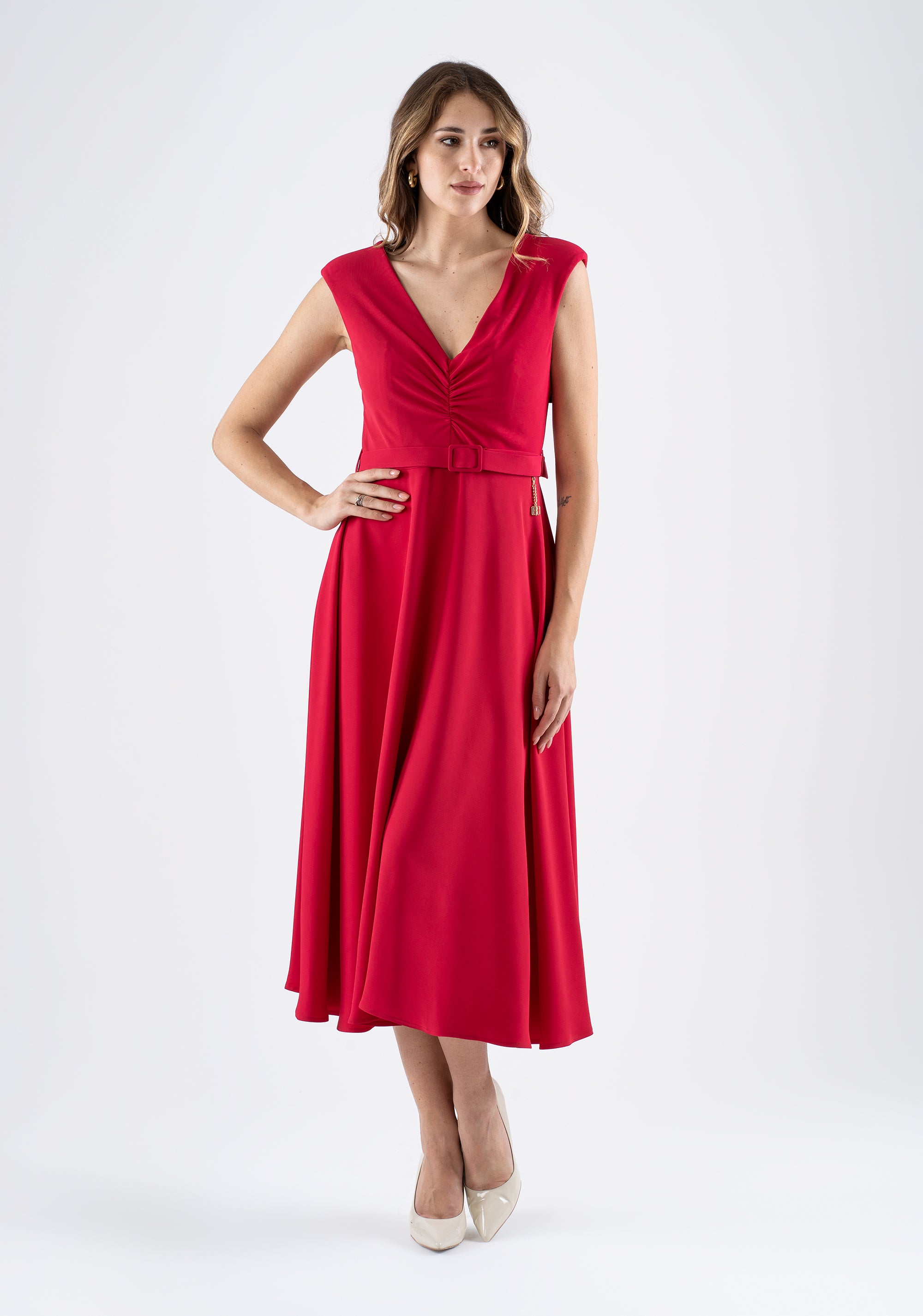 Abito midi svasato con scollo a V e cintura