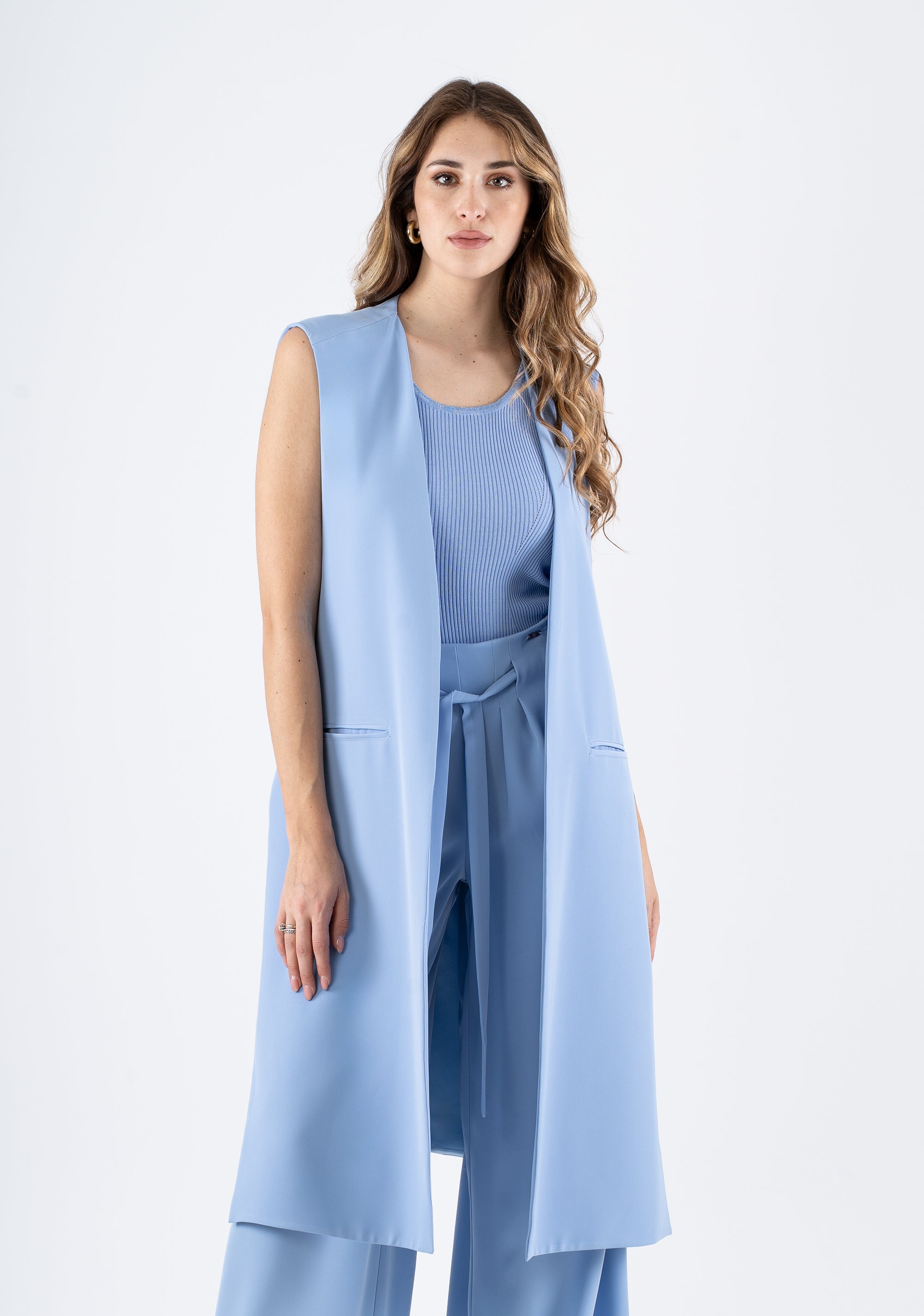 Gilet lungo senza maniche in tessuto fluido color corallo