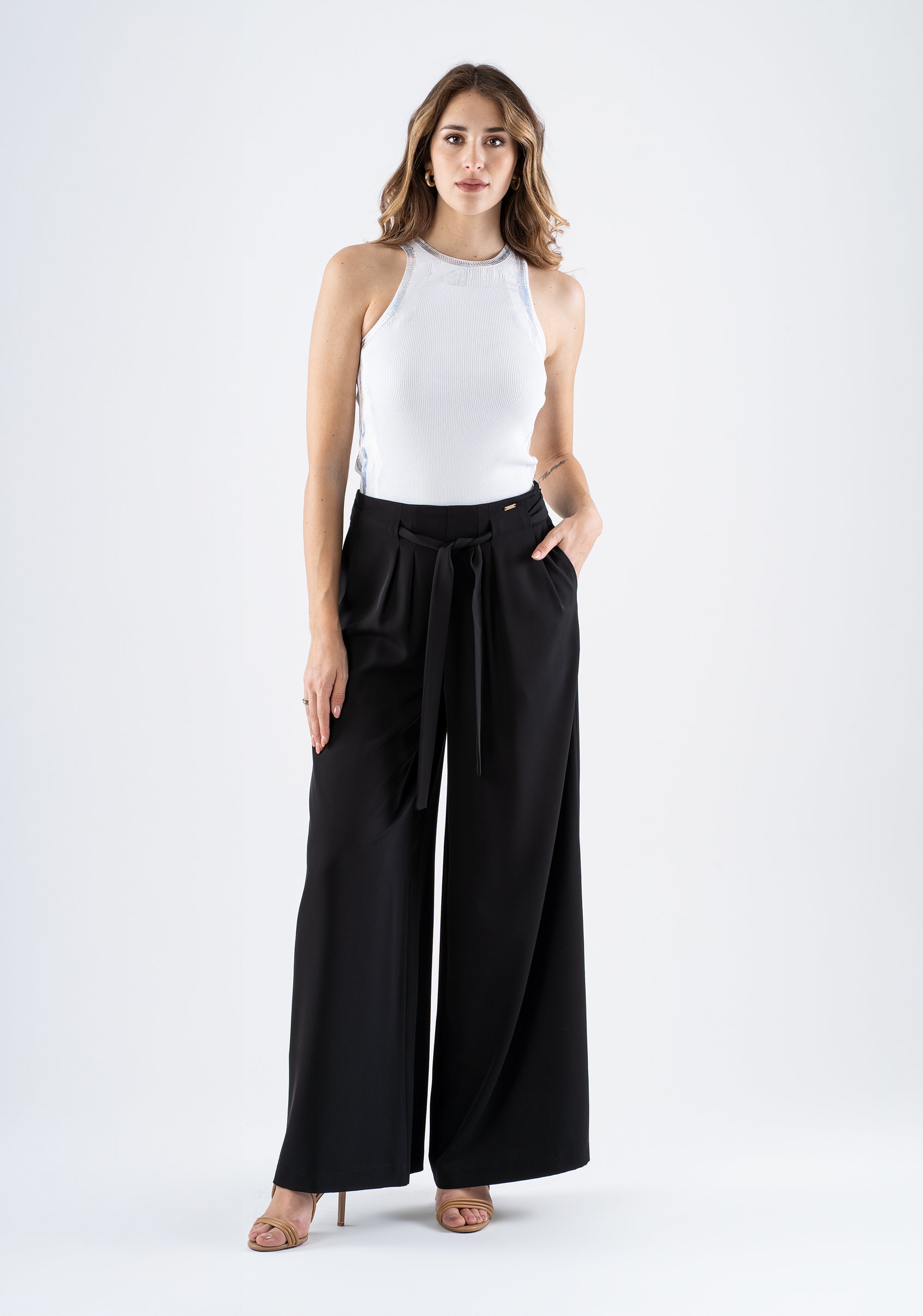 Pantalone palazzo con cintura