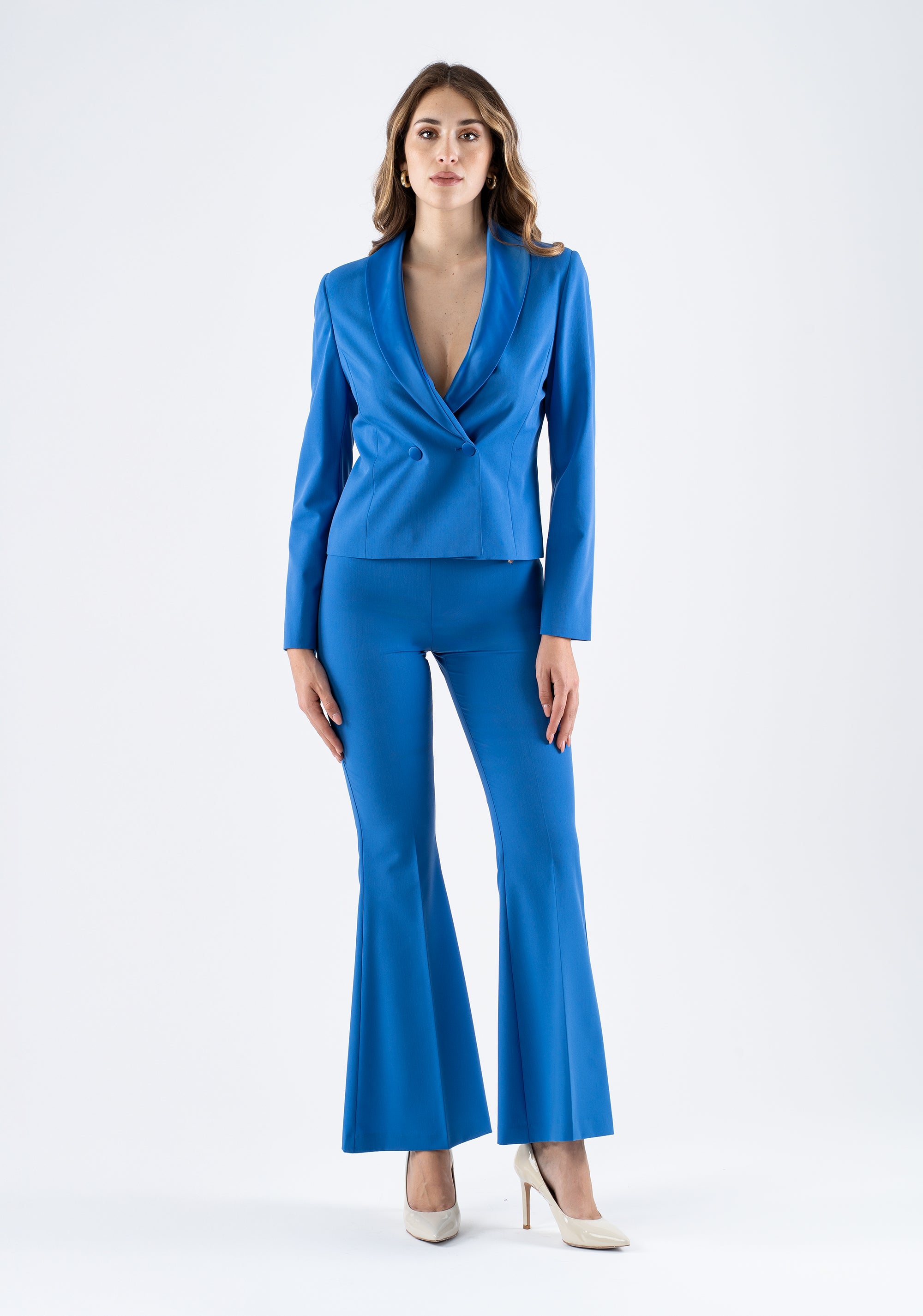 Pantalone a zampa vita alta con taglio fasciante