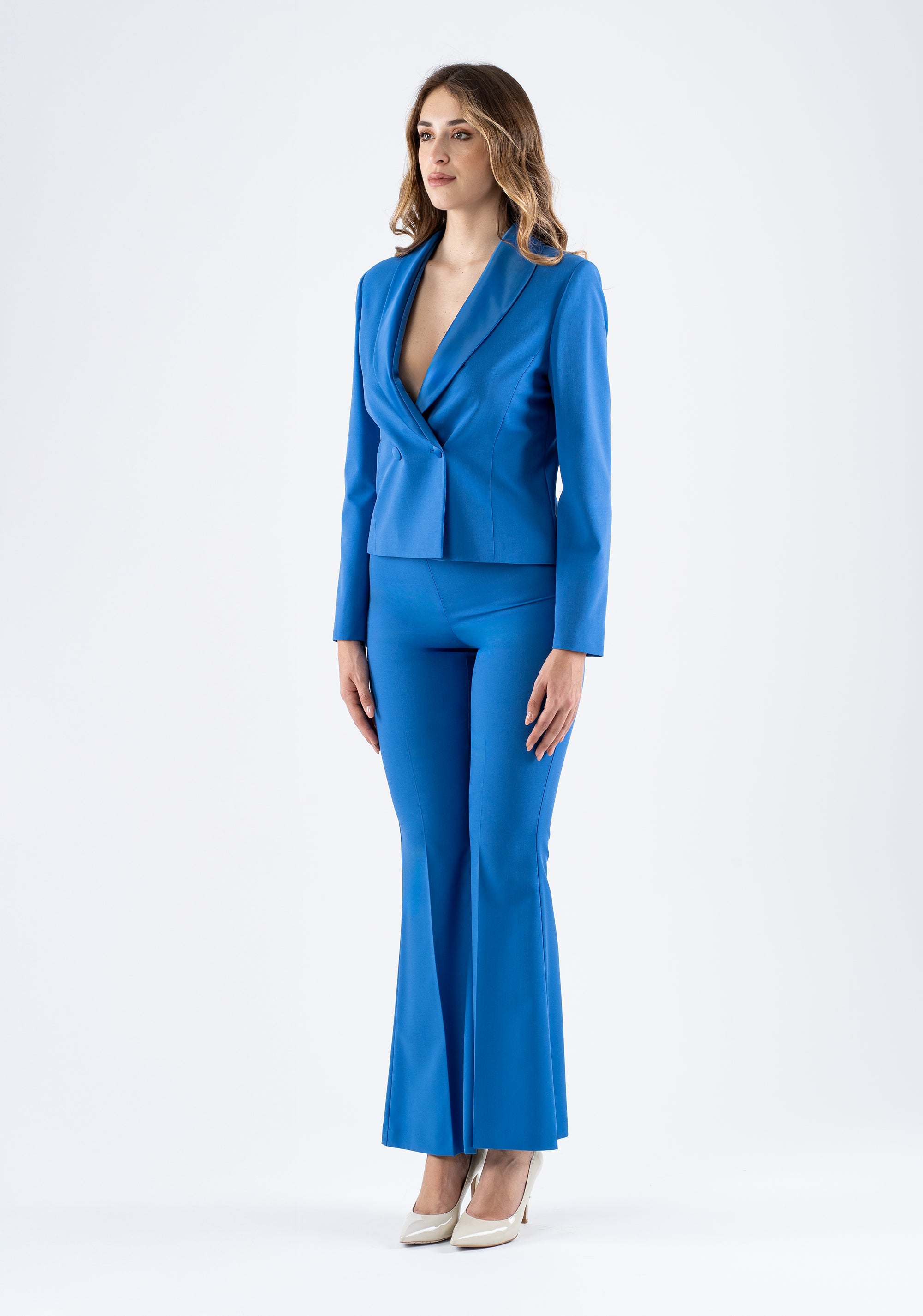 Pantalone a zampa vita alta con taglio fasciante