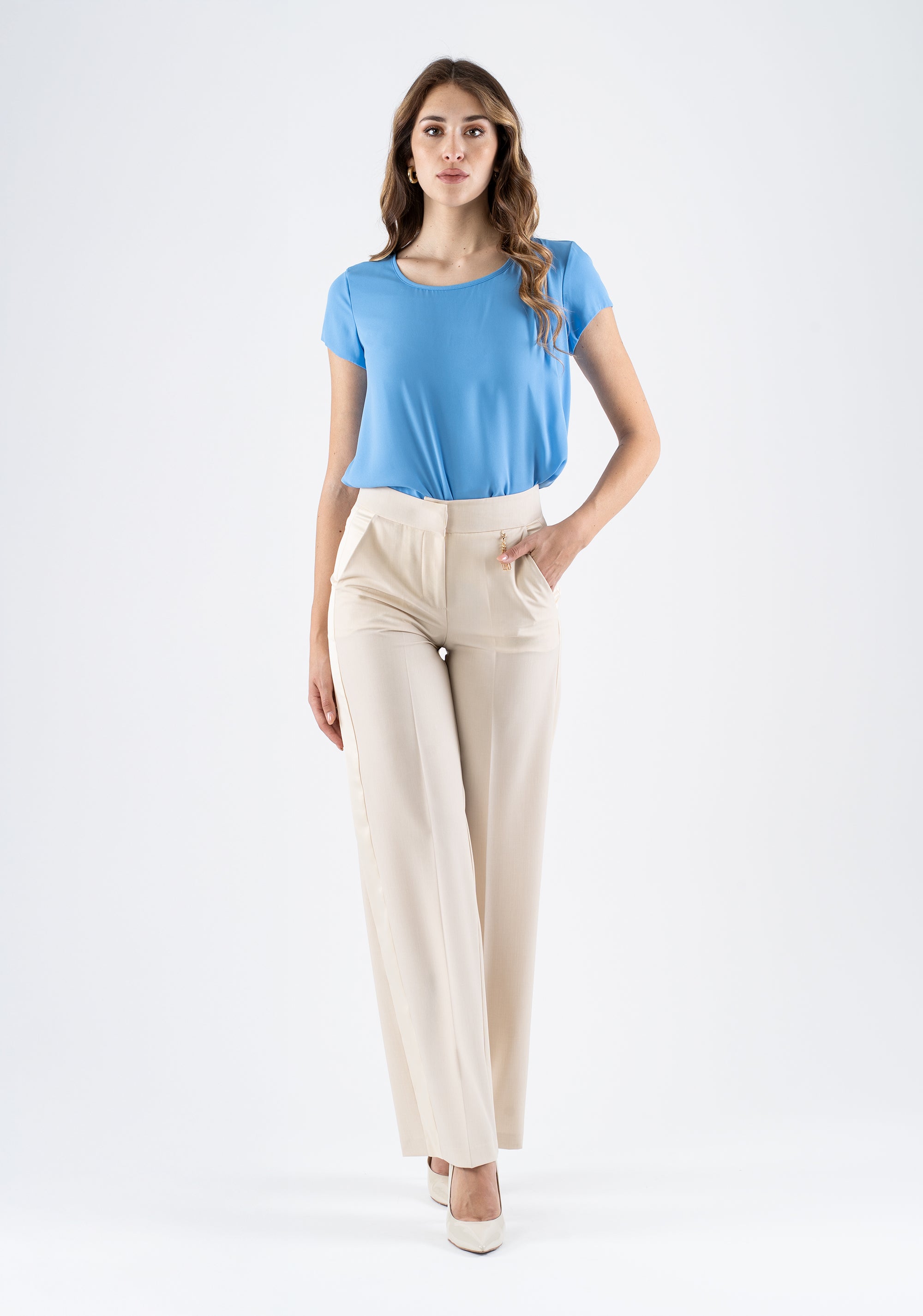 Pantalone palazzo elegante con vita alta e tasche
