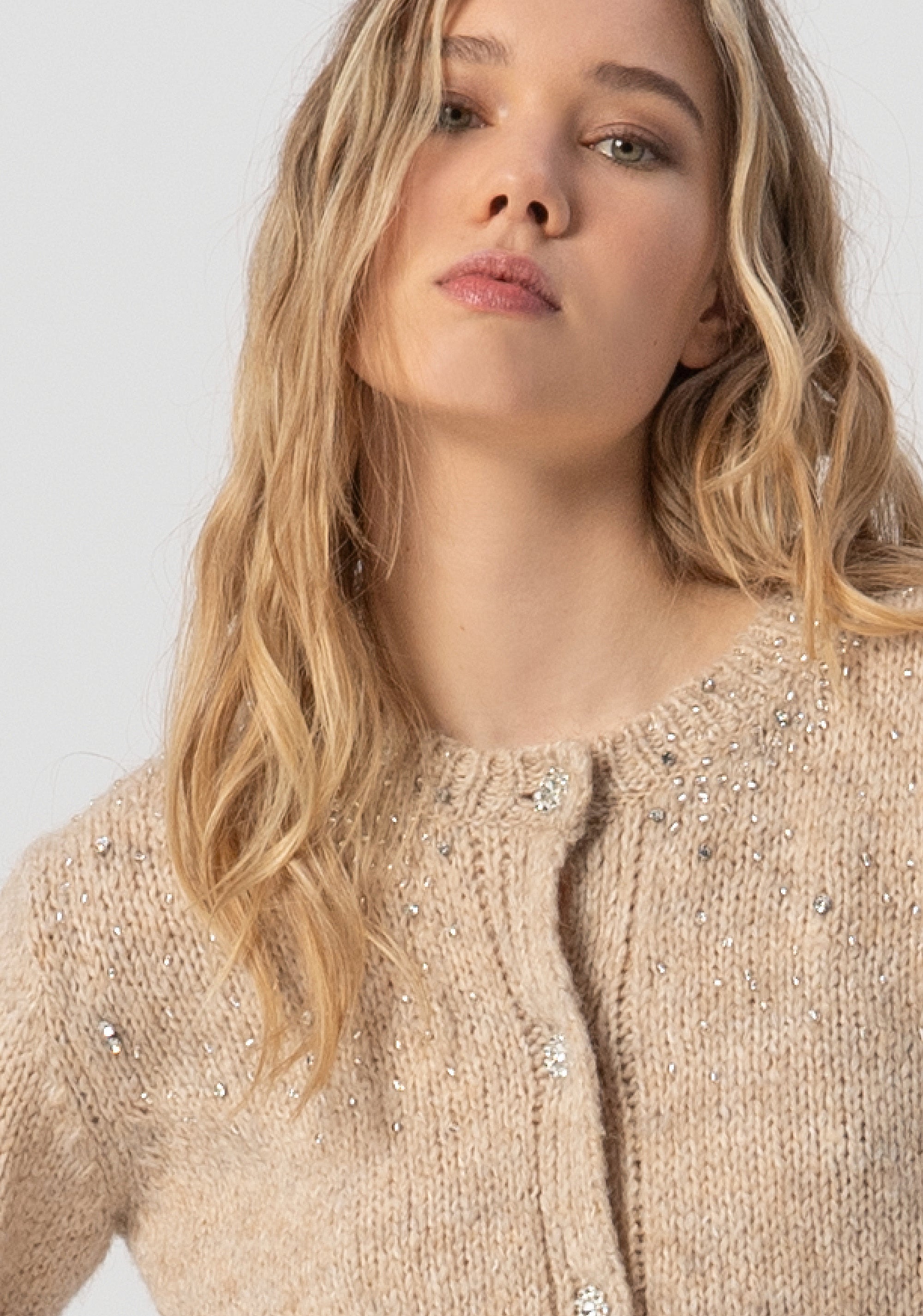 Cardigan regular con pietre luminose applicate FJ25WT8001K47401-257 Fracomina