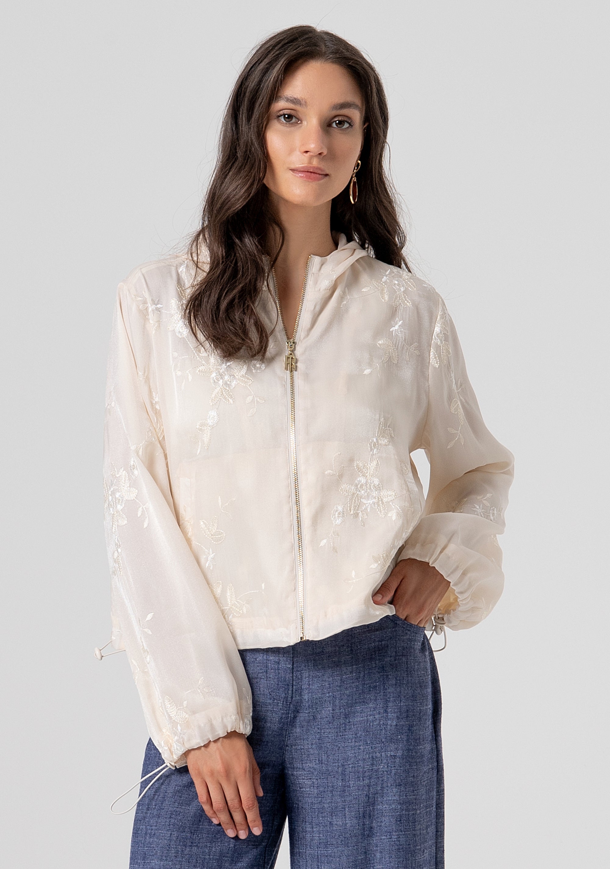 Giacca regular modello bomber in tessuto con ricami floreali FJ26SJ1001W77501-472 Fracomina