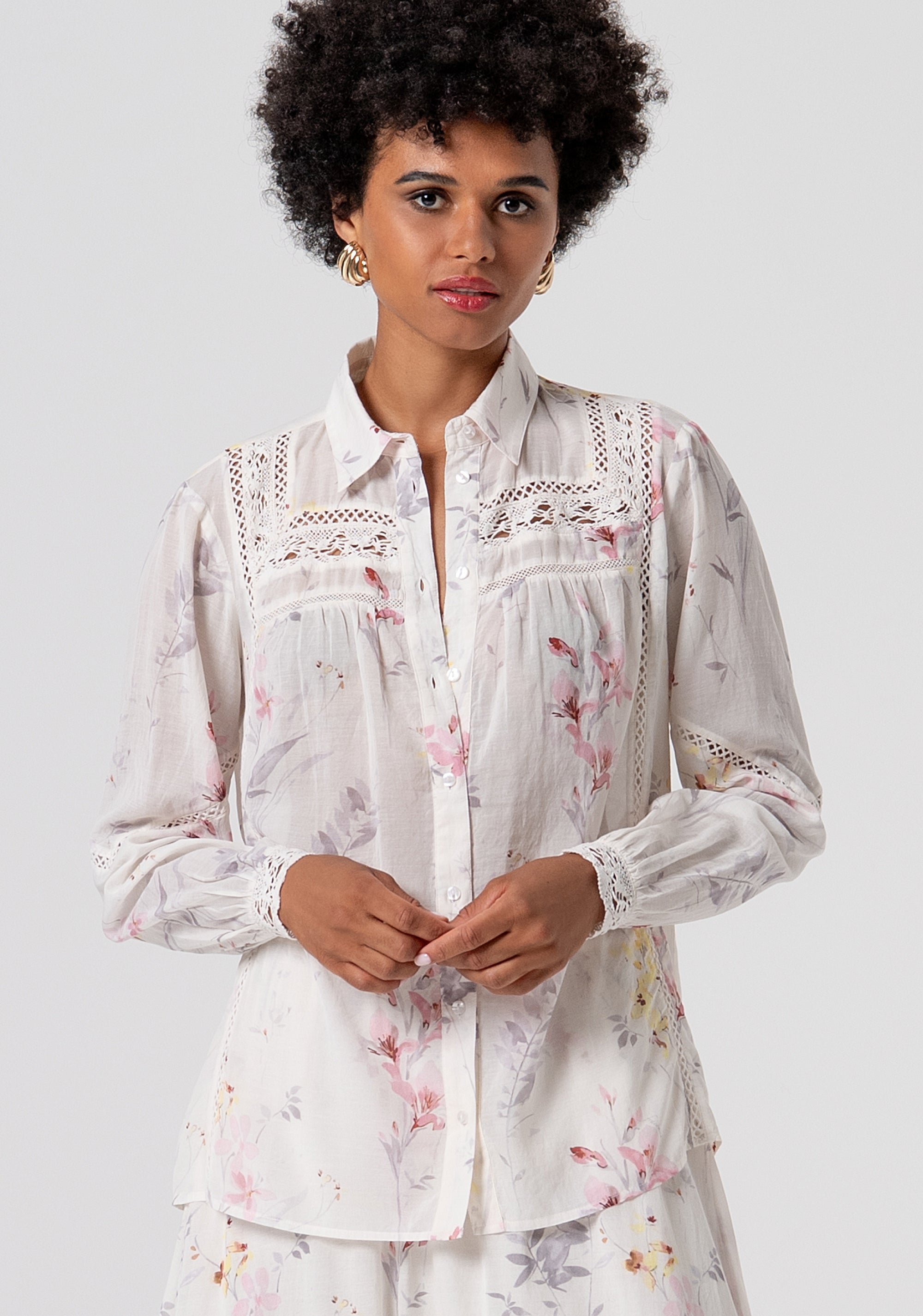 Camicia regular in fantasia floreale FJ26ST6003W694K2-472 Fracomina
