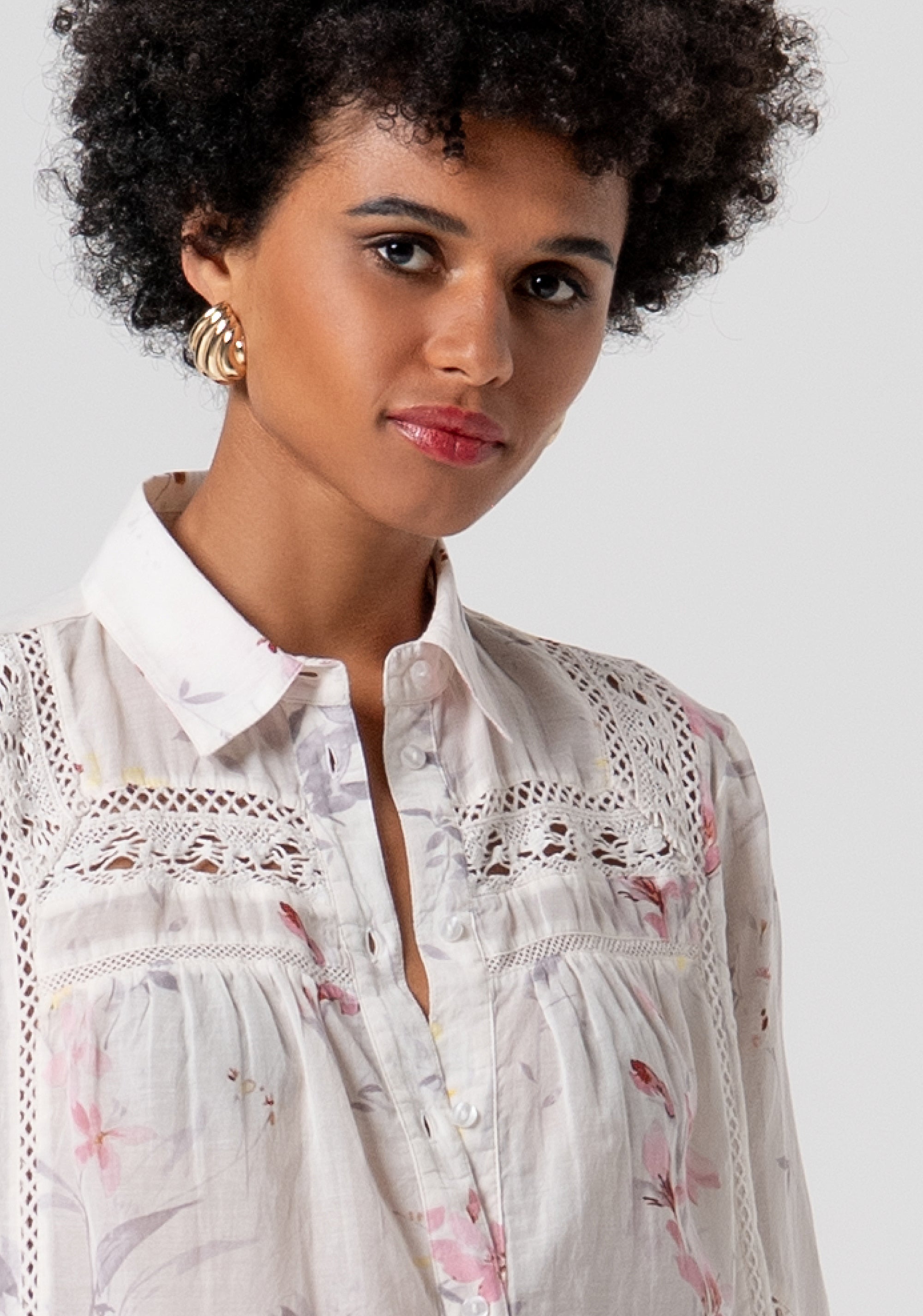 Camicia regular in fantasia floreale FJ26ST6003W694K2-472 Fracomina