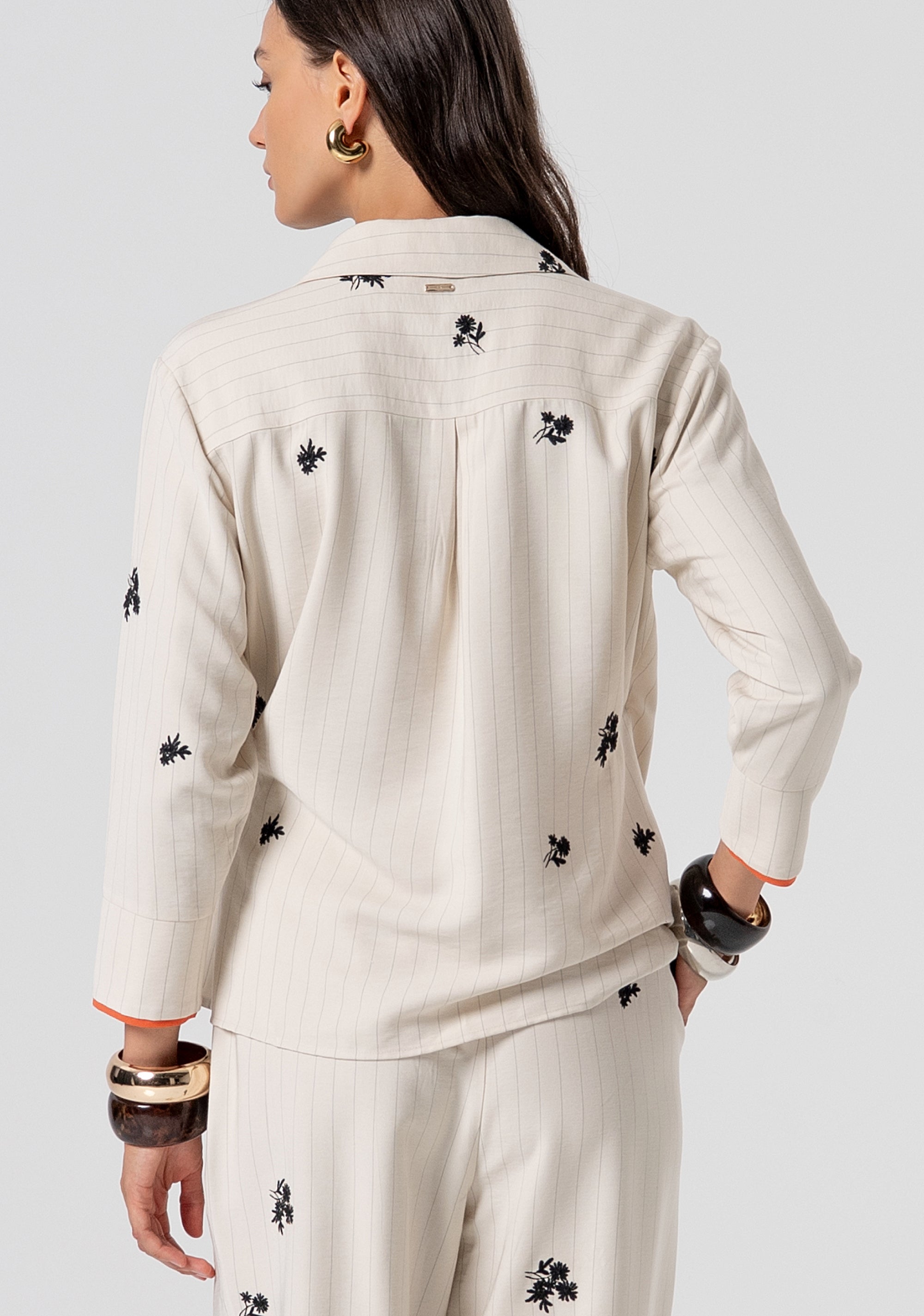 Blusa regular in tessuto gessato con ricami floreali FJ26ST6005W426E5-790 Fracomina