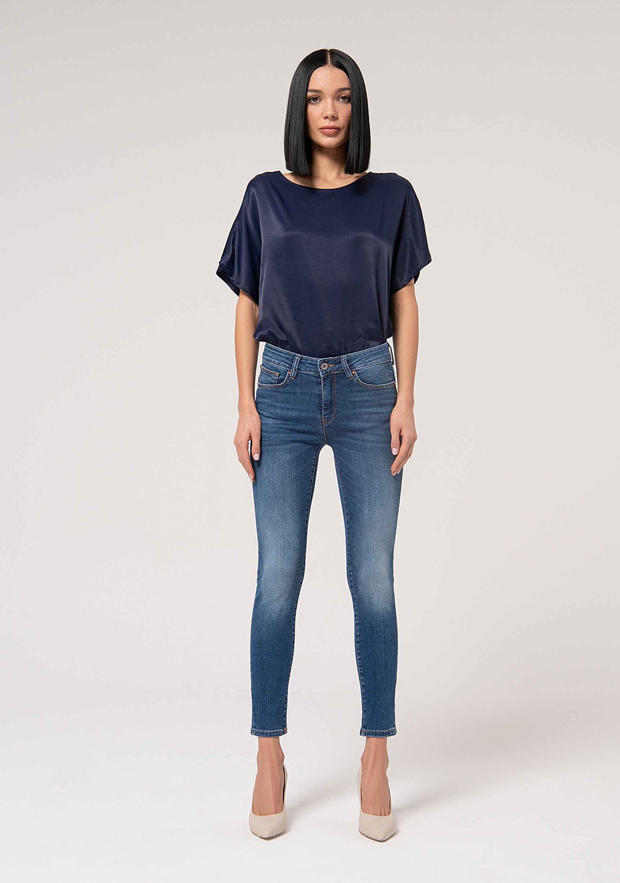 Jeans slim effetto perfect shape in denim stretch con lavaggio