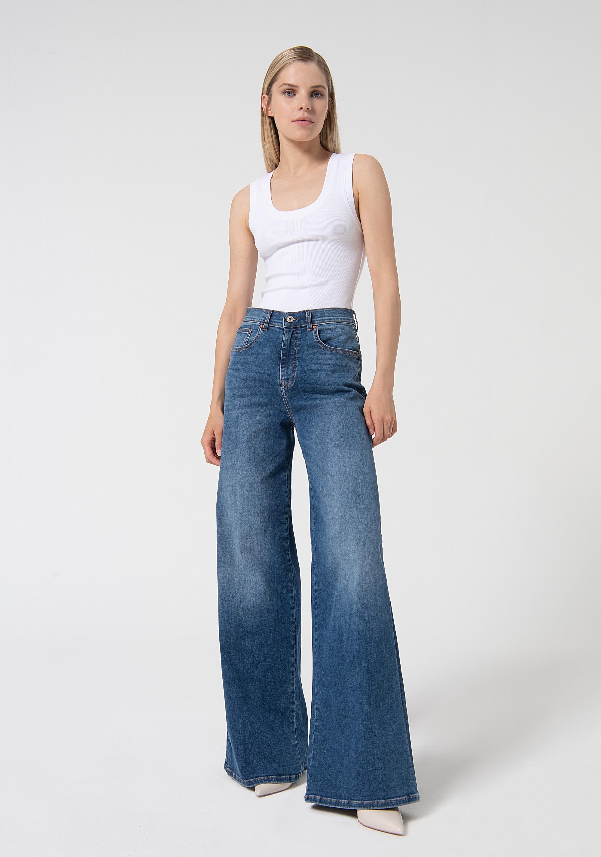 Jeans regular in denim con lavaggio medio con stone wash FP000V8050D40402-349 - FRACOMINA