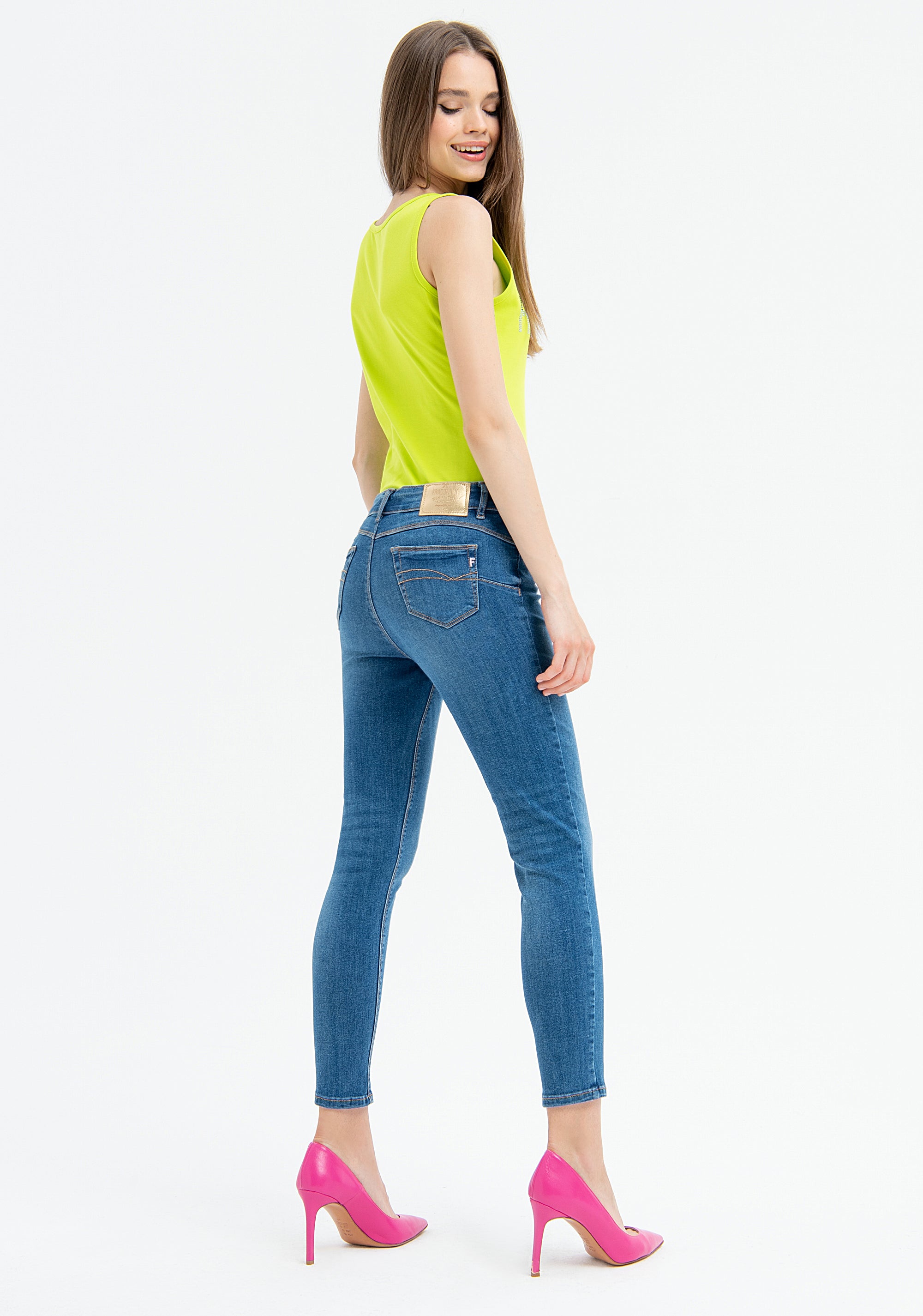 Jeans skinny effetto push up in denim con lavaggio medio