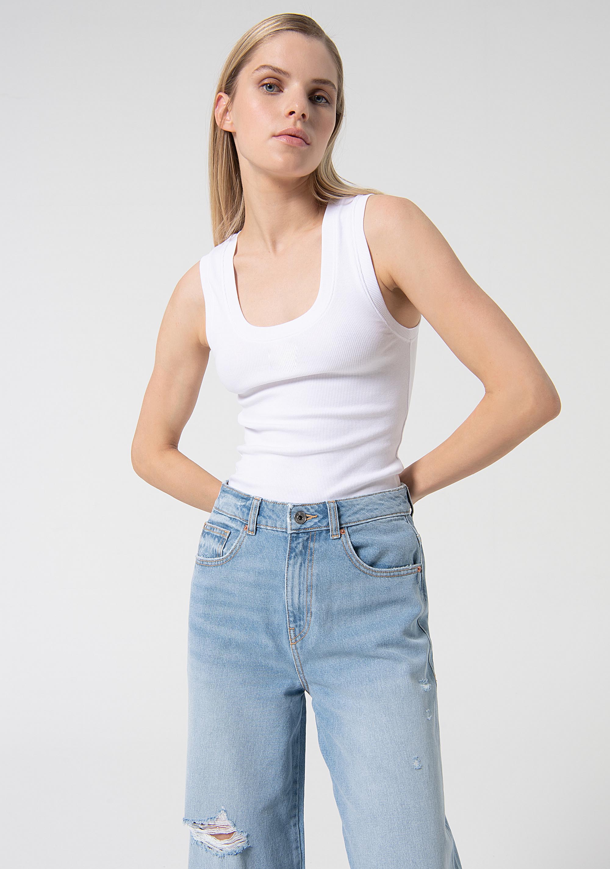 Jeans wide leg in denim con lavaggio chiaro con bleached