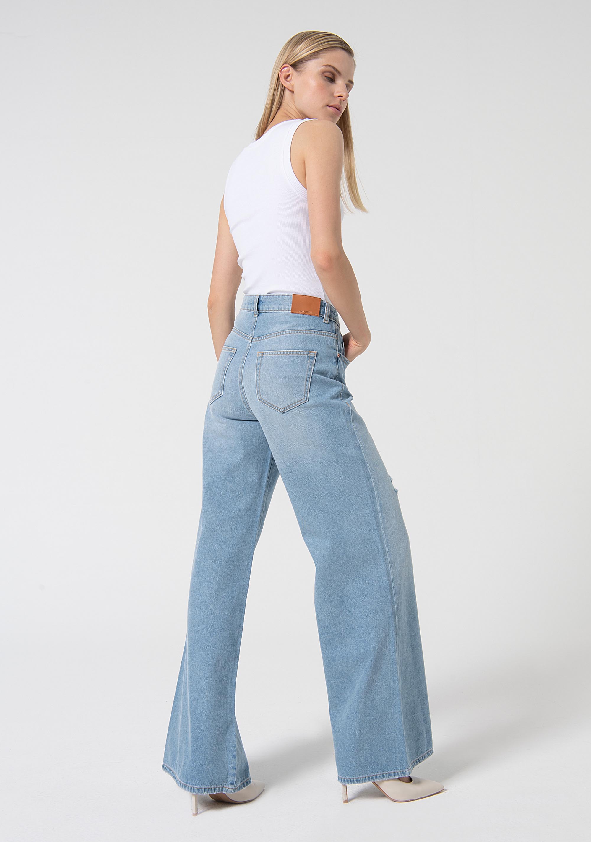 Jeans wide leg in denim con lavaggio chiaro con bleached