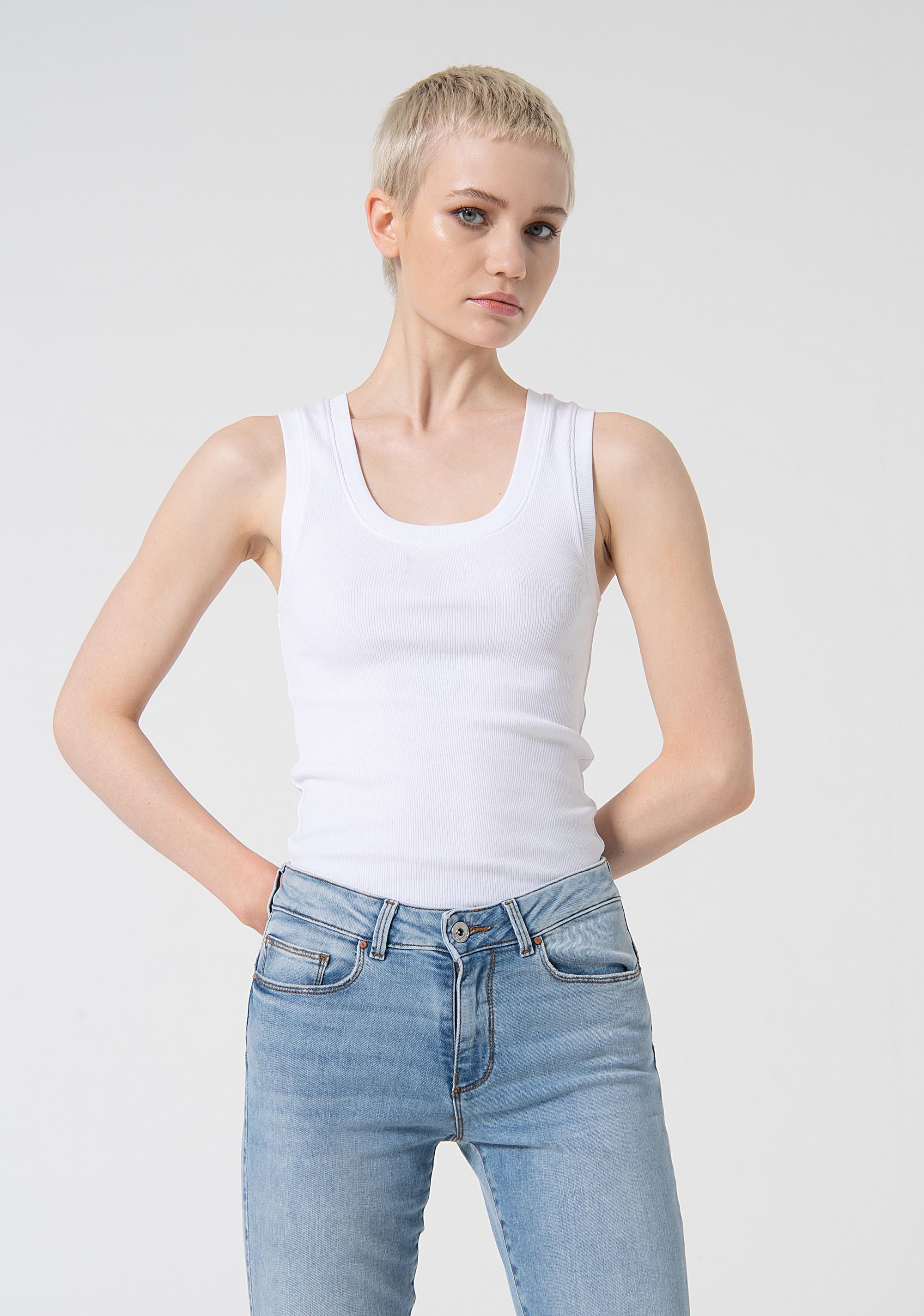 Jeans bootcut in denim con lavaggio medio bleached