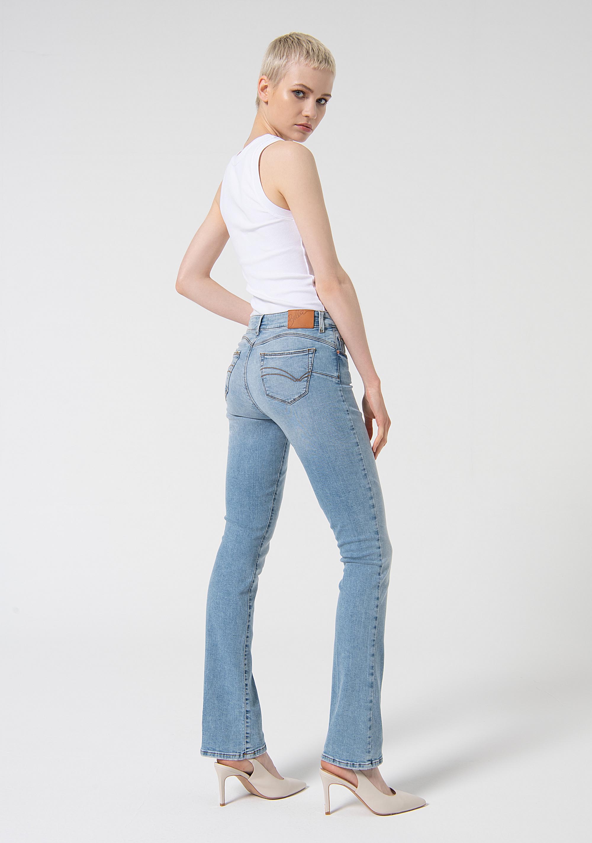 Jeans bootcut in denim con lavaggio medio bleached