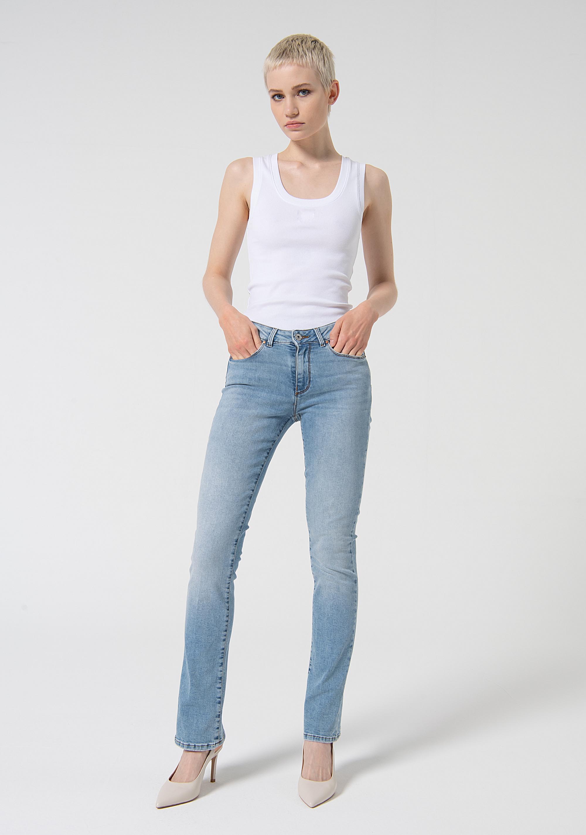 Jeans bootcut in denim con lavaggio medio bleached