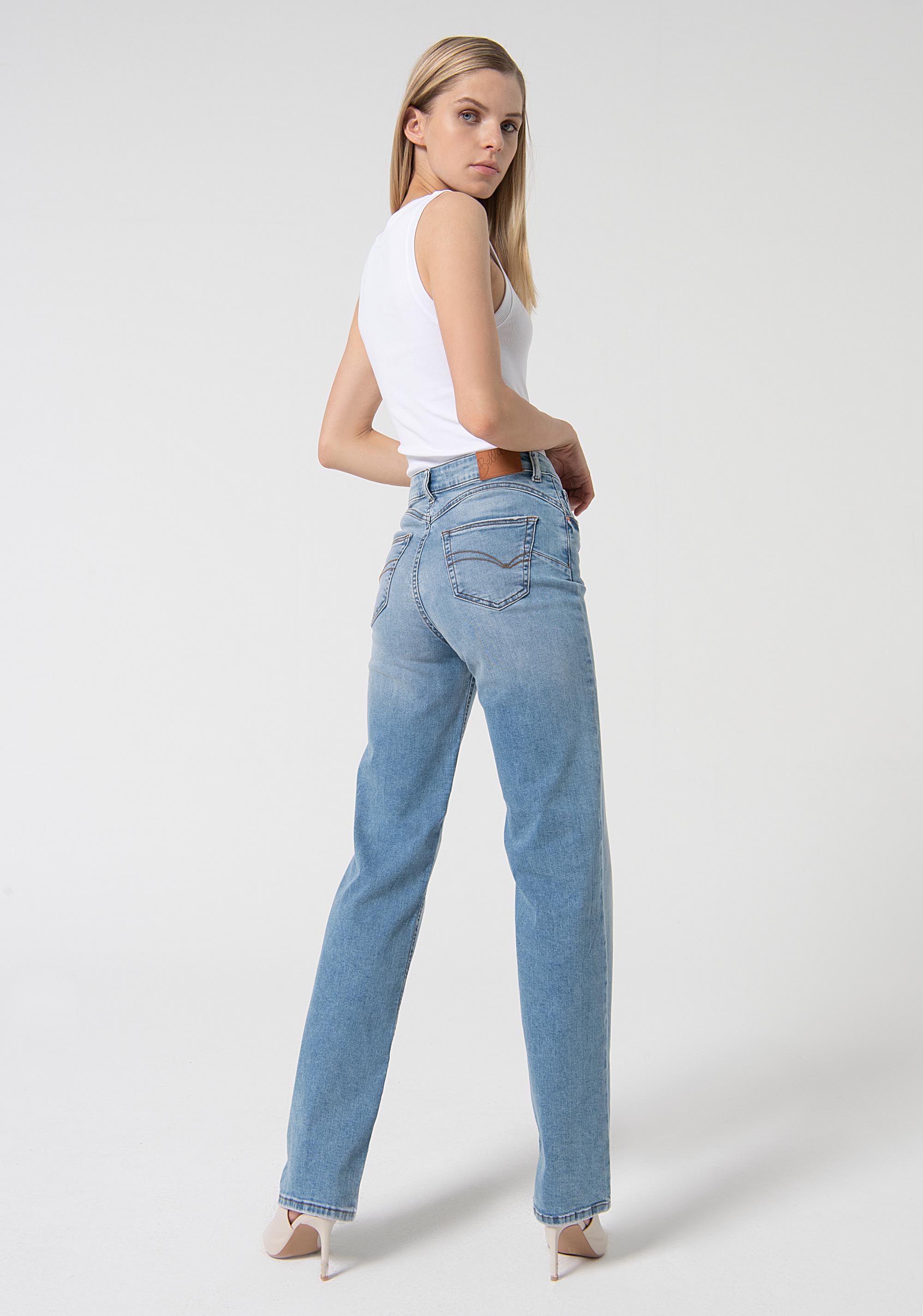 Jeans linea dritta in denim con lavaggio medio stone wash