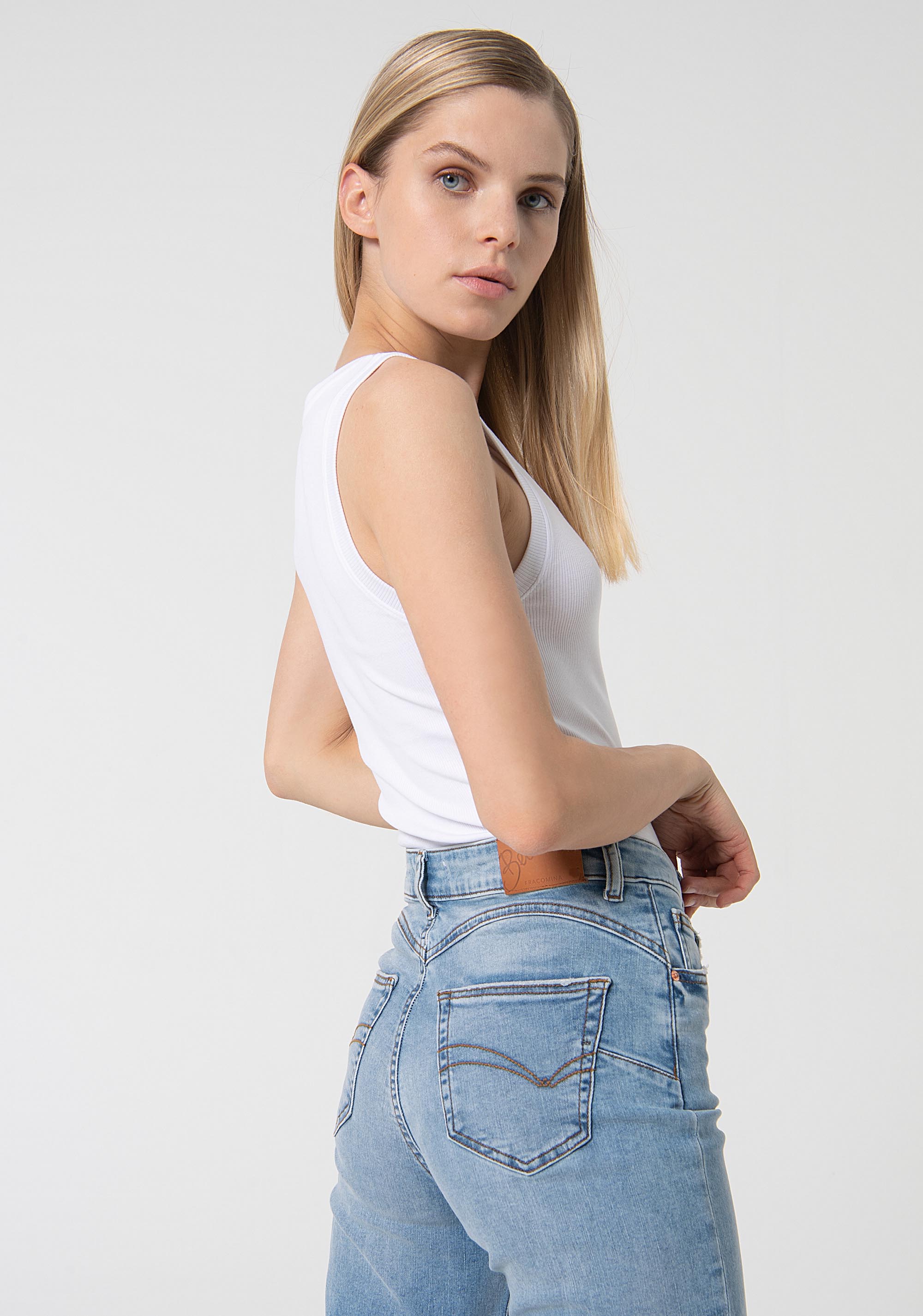 Jeans linea dritta in denim con lavaggio medio stone wash