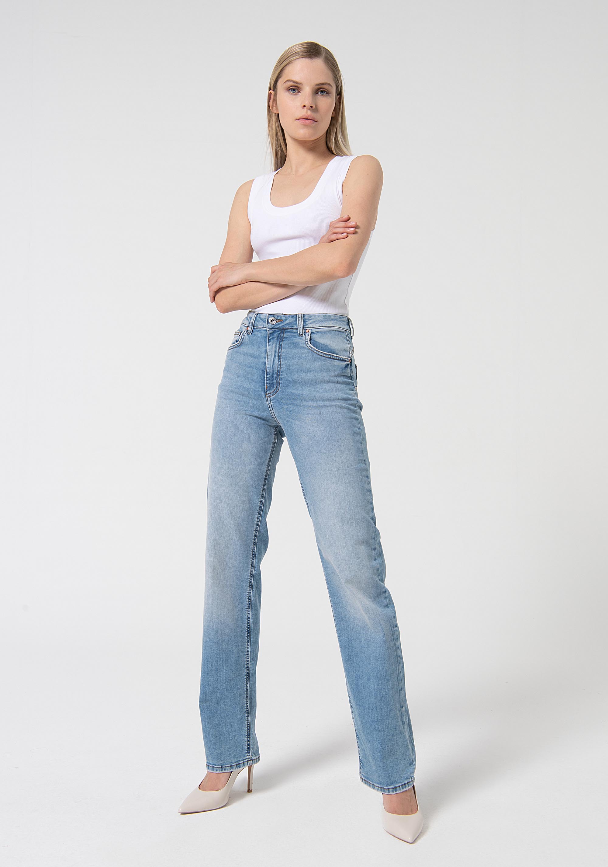 Jeans linea dritta in denim con lavaggio medio stone wash