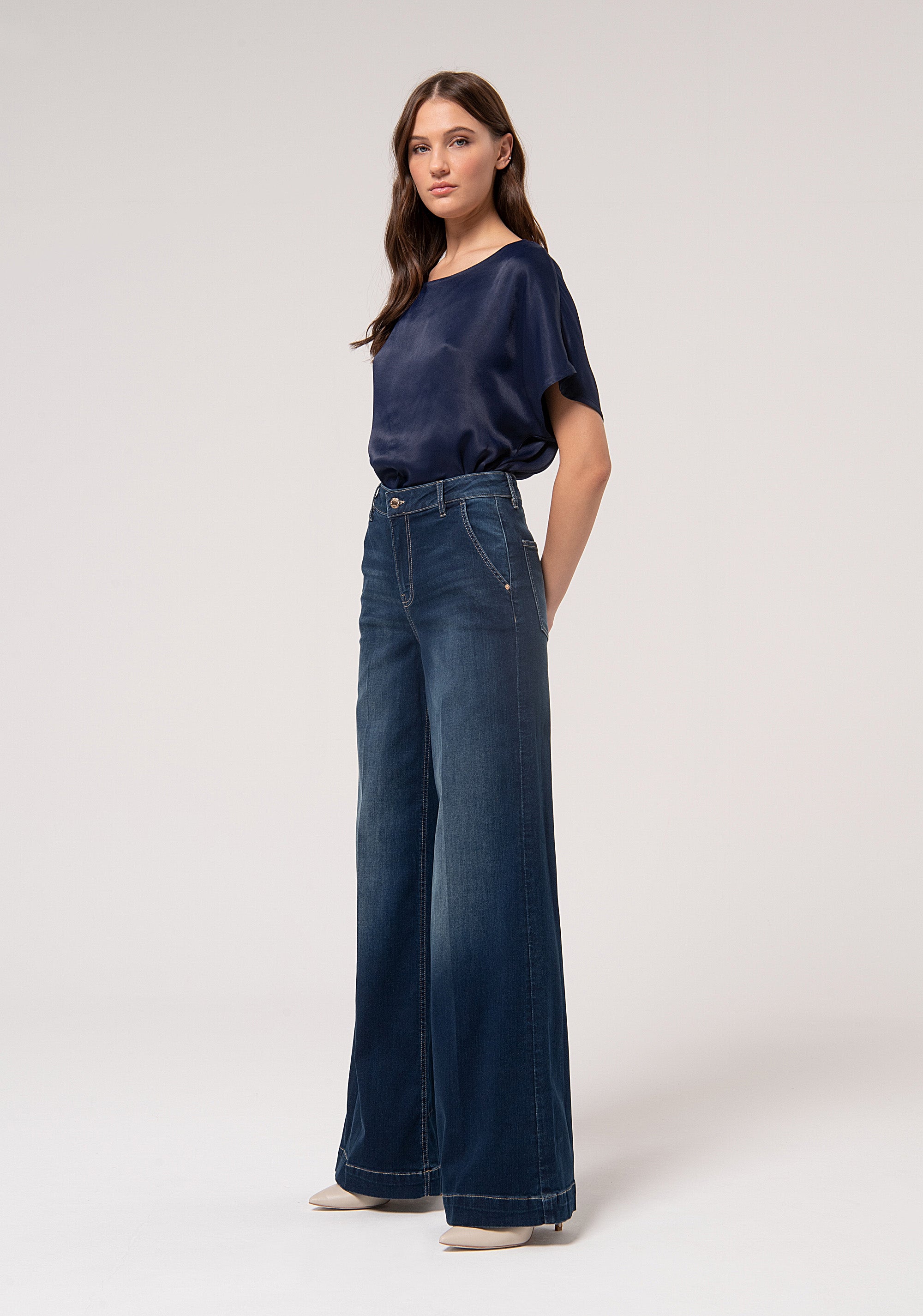 Jeans flare in denim stretch con lavaggio scuro FP24WV3010D40901-117 Fracomina