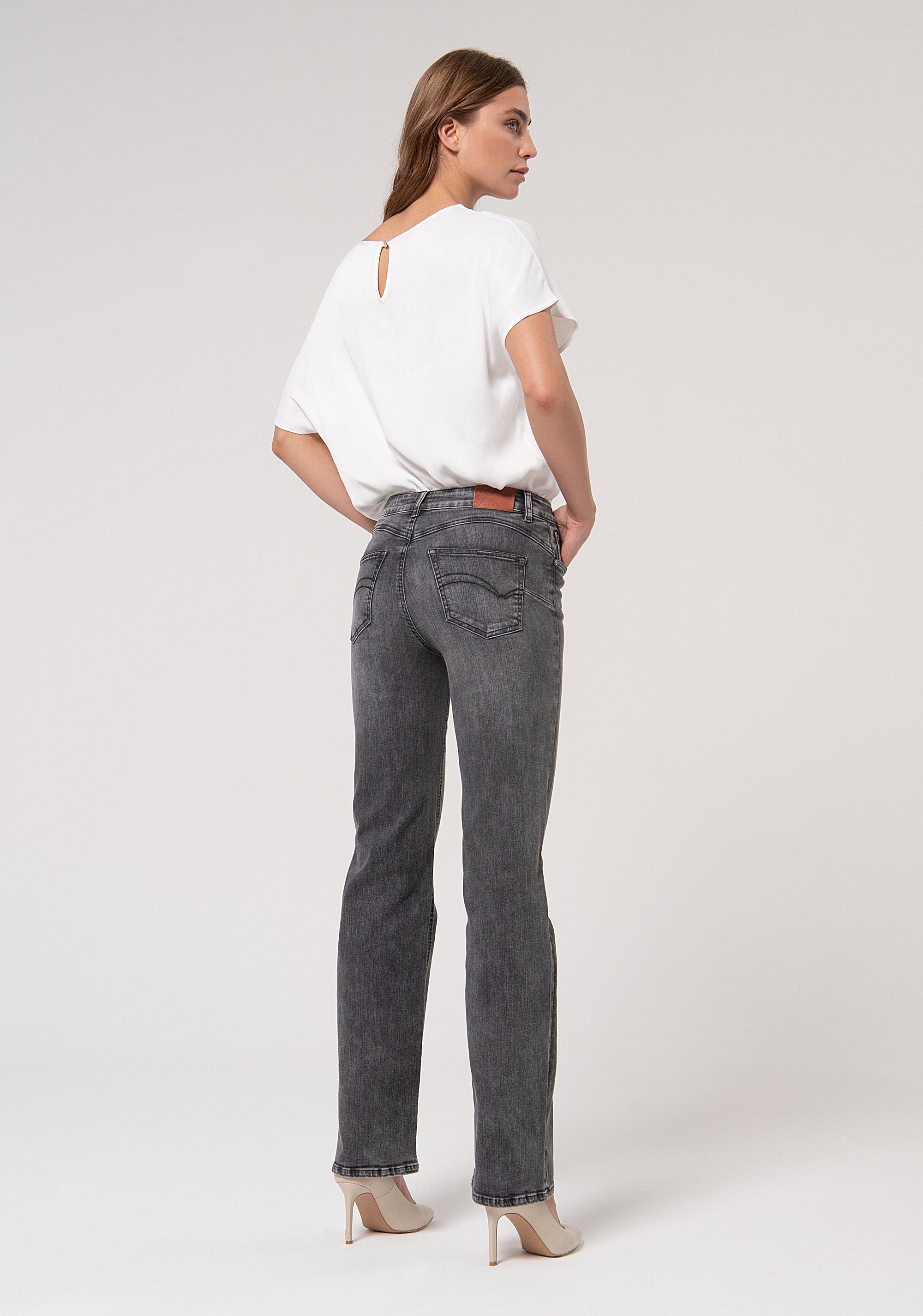 Jeans regular effetto perfect shape in denim grigio stretch con lavaggio scuro FP24WV8050D46001-121 Fracomina