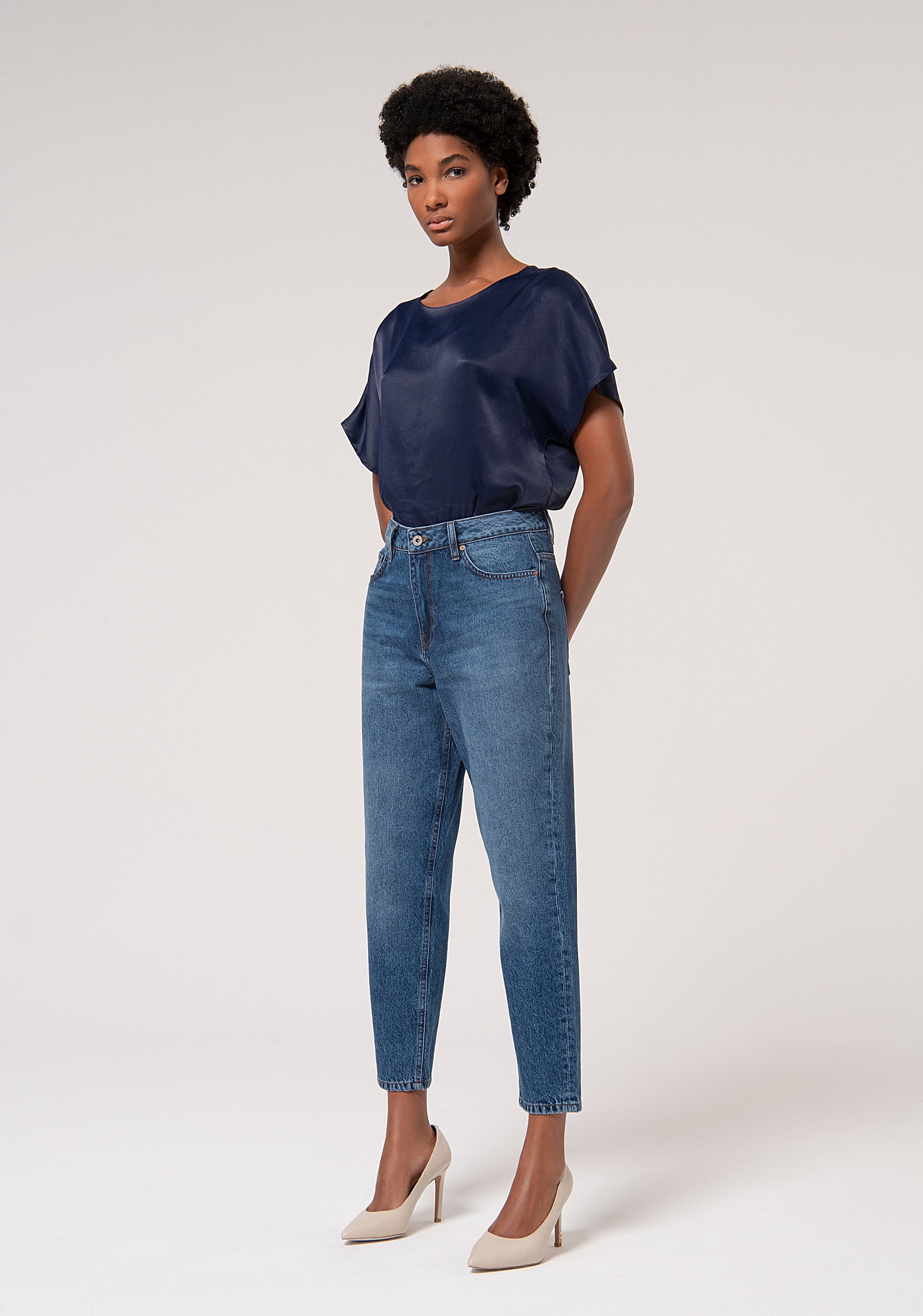 Jeans mom fit carrot in denim con lavaggio scuro FP24WVD005D41993-349 Fracomina