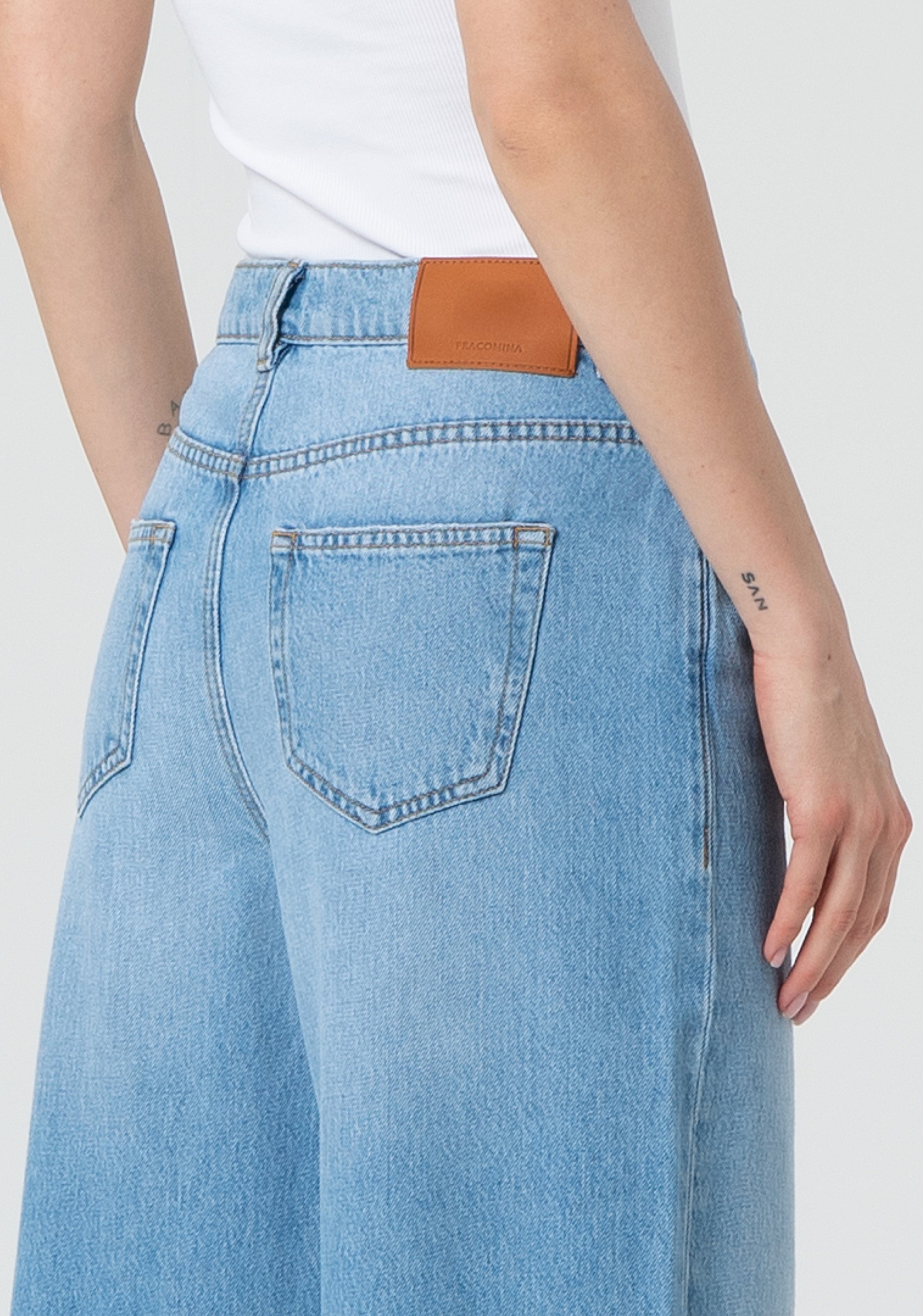 Jeans wide leg in denim con lavaggio chiaro FP25SV3015D41903-062 Fracomina