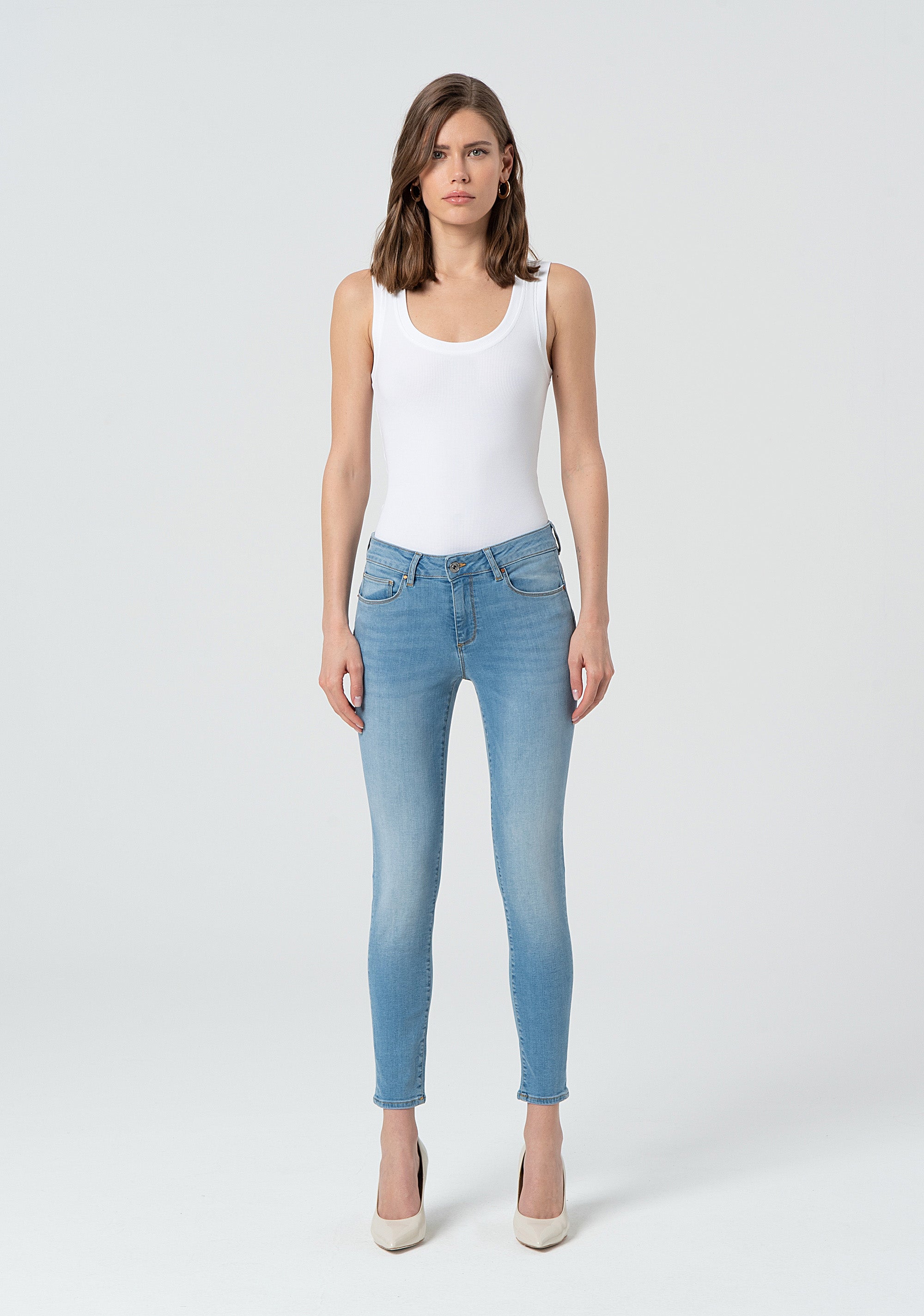 Jeans slim effetto push up in denim con lavaggio chiaro FP25SV8000D46003-062 Fracomina