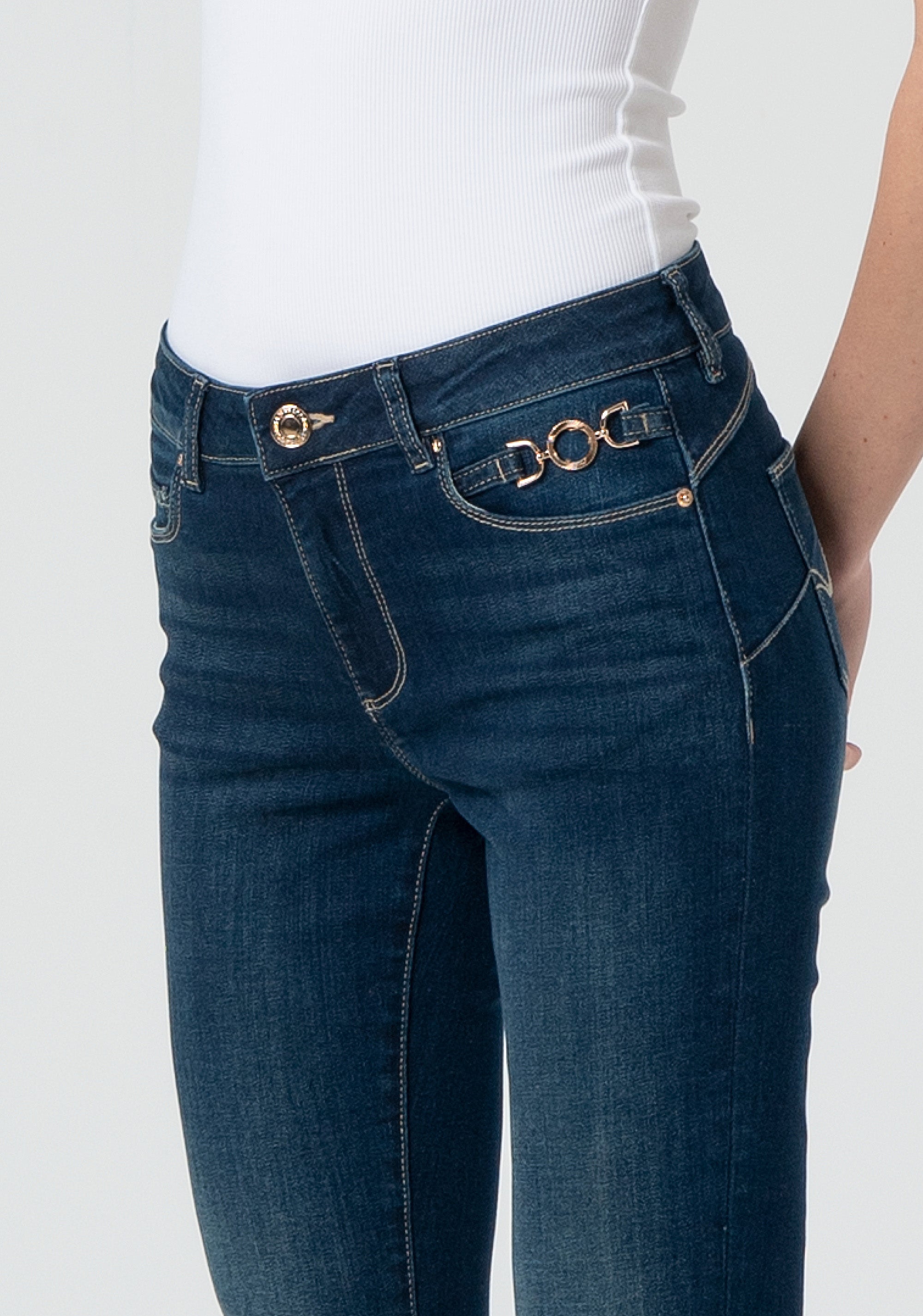 Jeans bootcut effetto push up in denim con lavaggio scuro FP25SV8020D46001-117 Fracomina