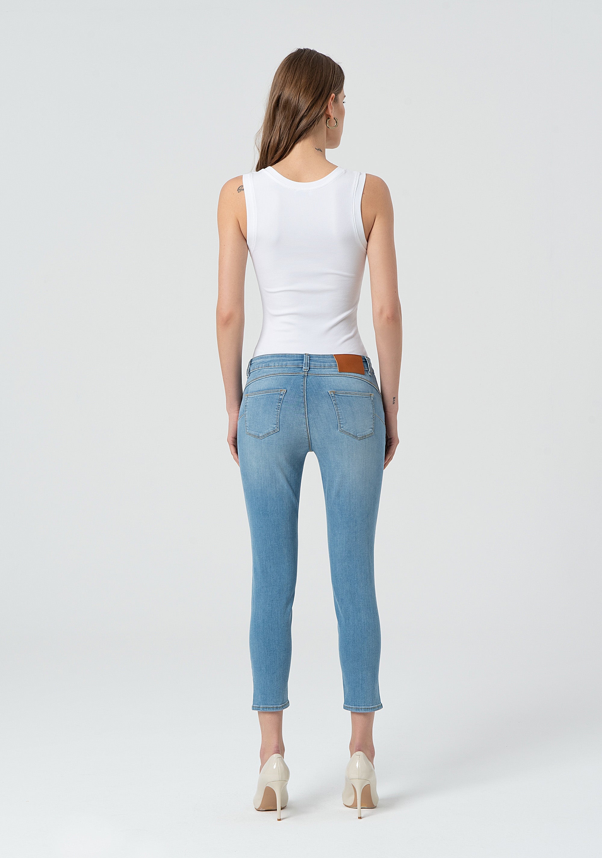 Jeans cropped effetto push up in denim con lavaggio chiaro FP25SV9002D46003-062 Fracomina