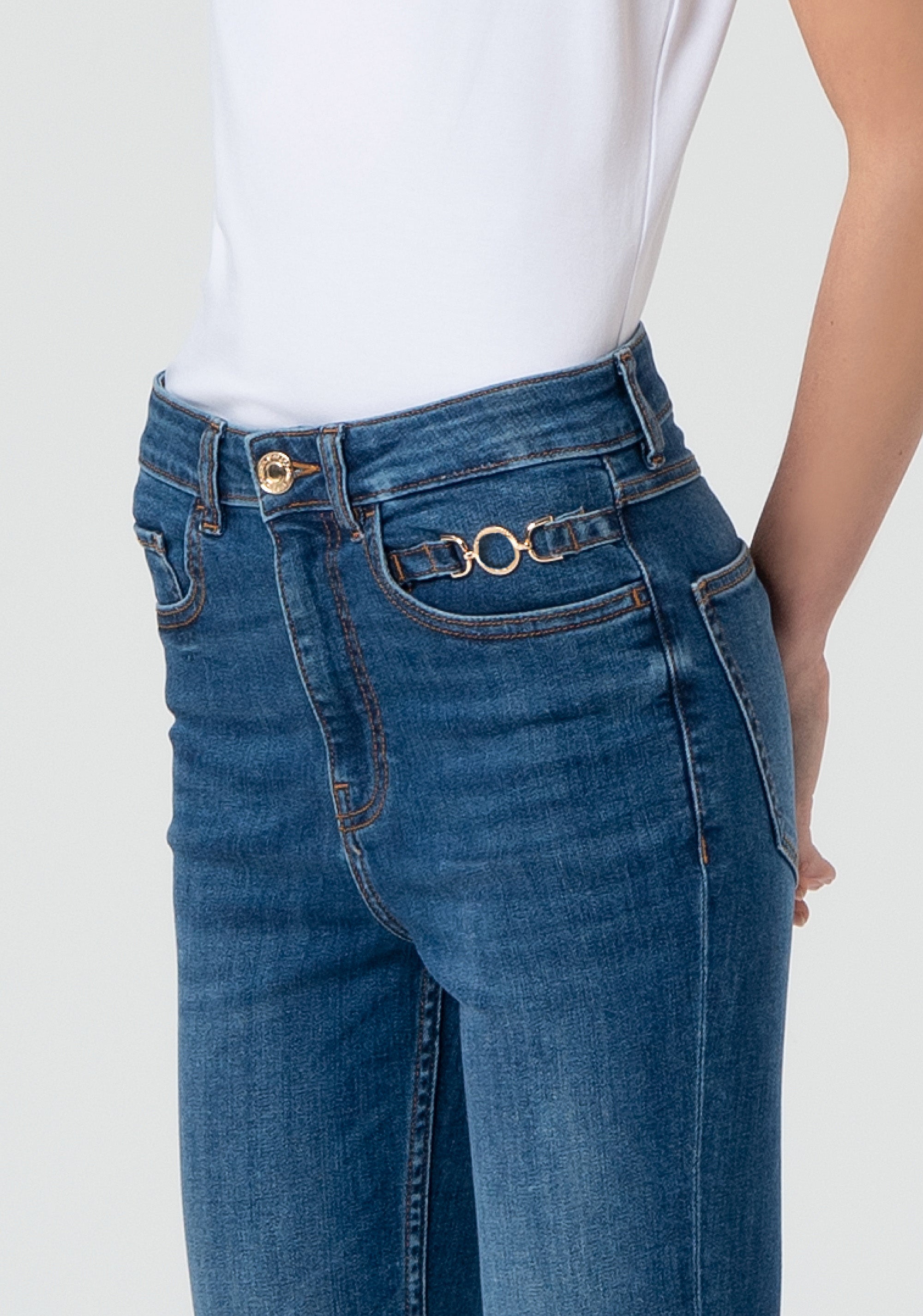 Jeans cropped bootcut effetto push up in denim con lavaggio scuro FP25SV9005D46093-349 Fracomina