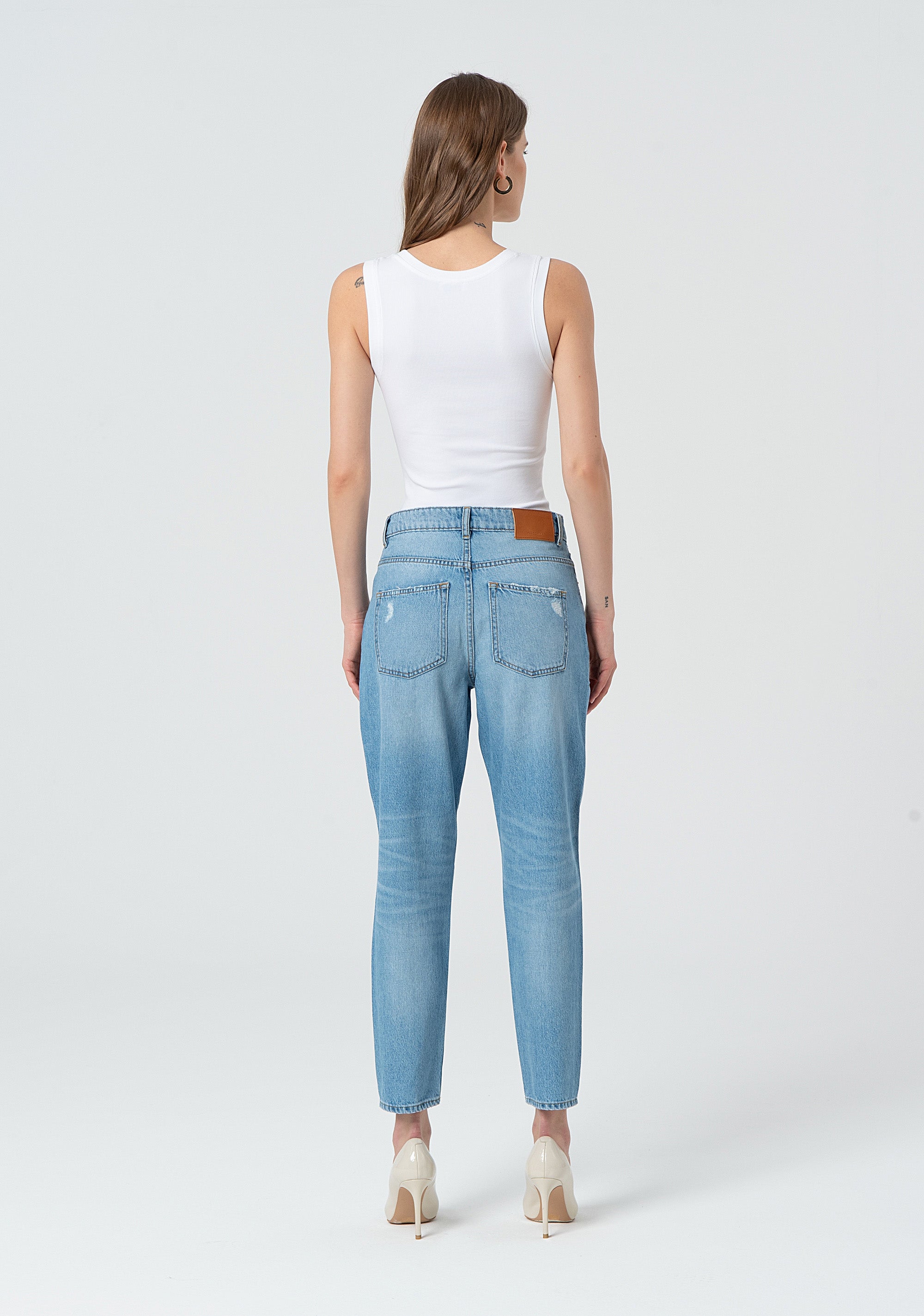 Jeans carrot mom fit in denim con lavaggio chiaro FP25SVD005D419R4-428 Fracomina