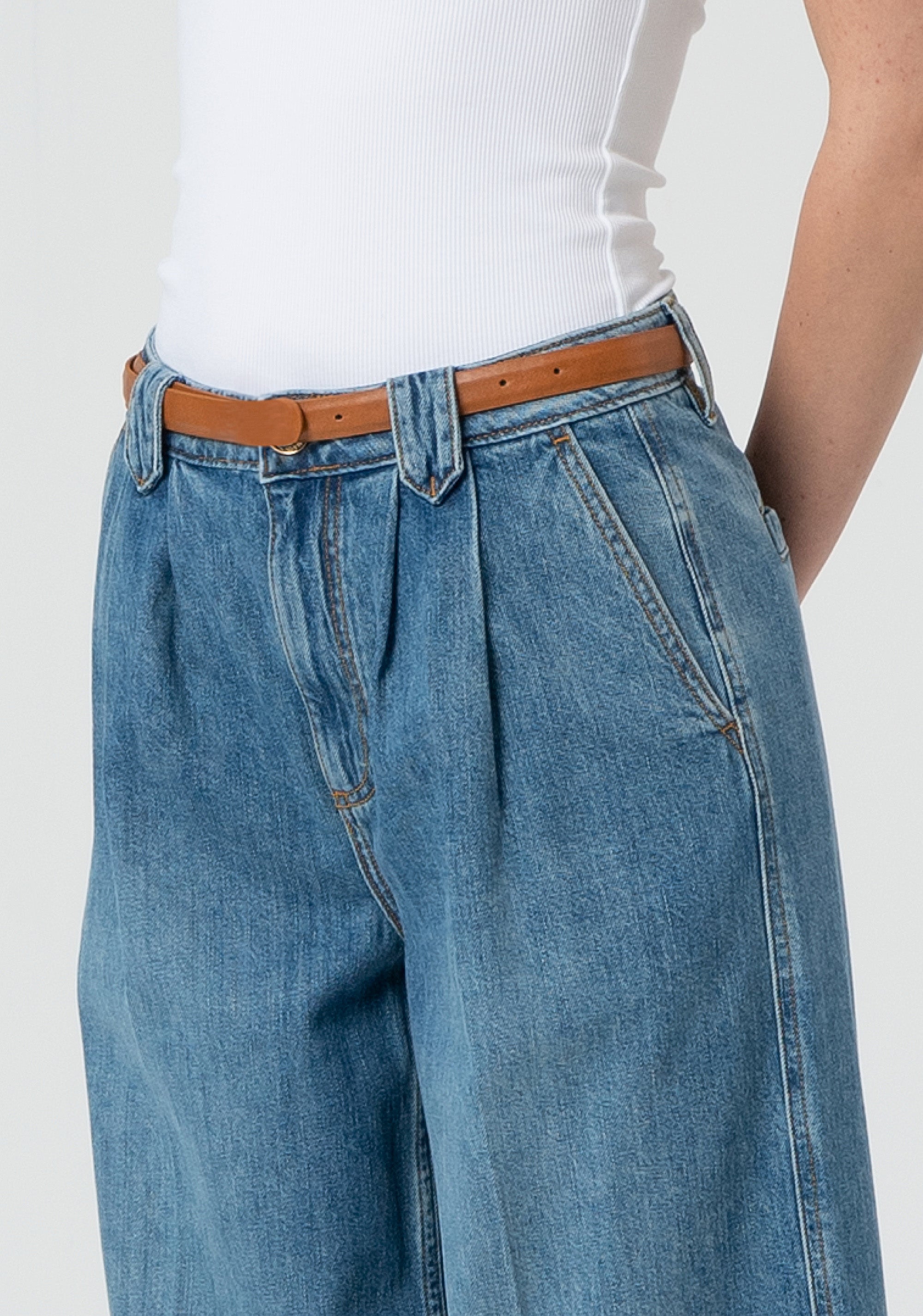 Jeans carrot in denim con lavaggio medio FP25SVD014D41902-258 Fracomina