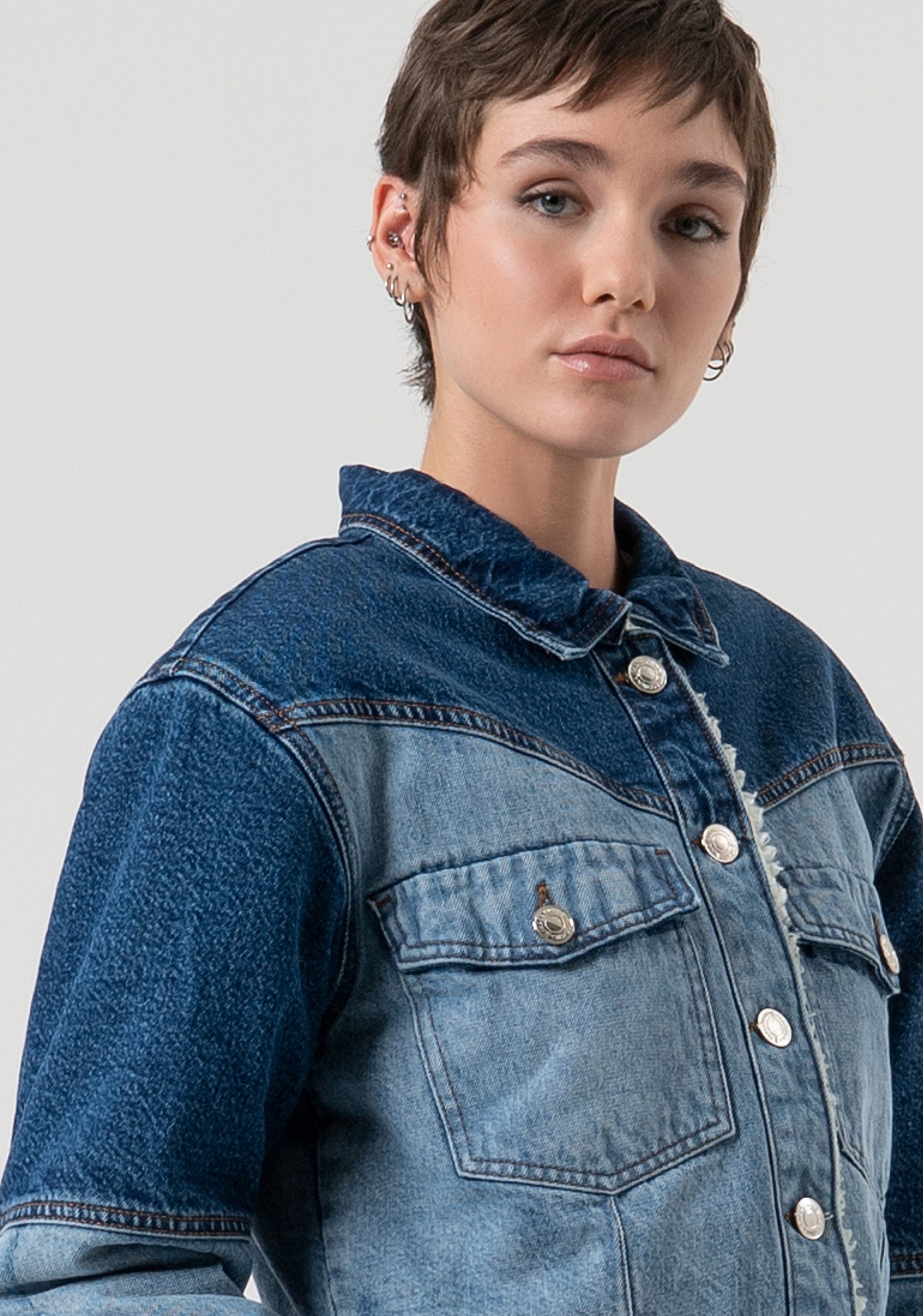 Giacca imbottita regular in denim con lavaggio vintage FP25WJ4008D41993-T63 Fracomina