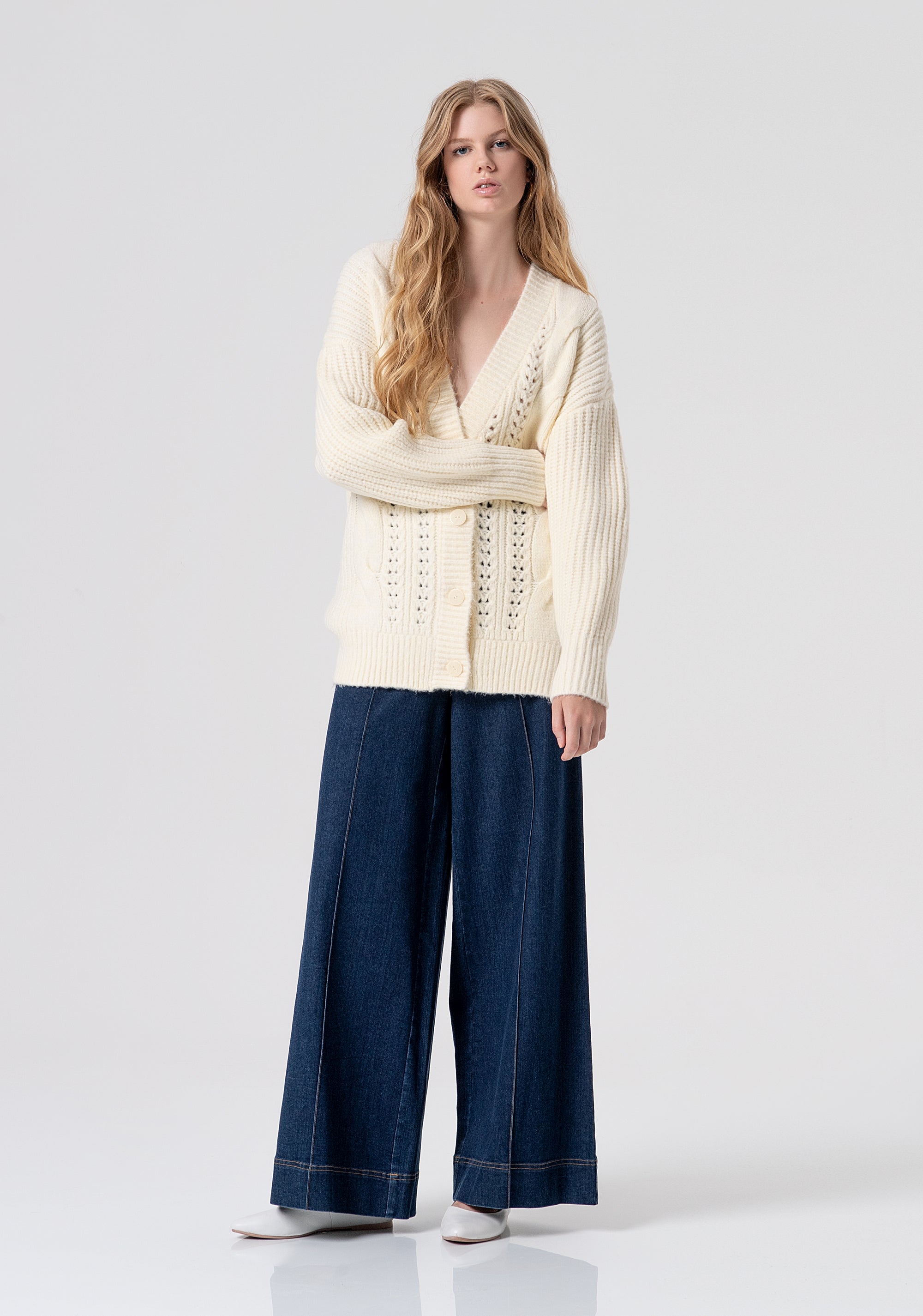 Cardigan in maglia a trecce e trafori