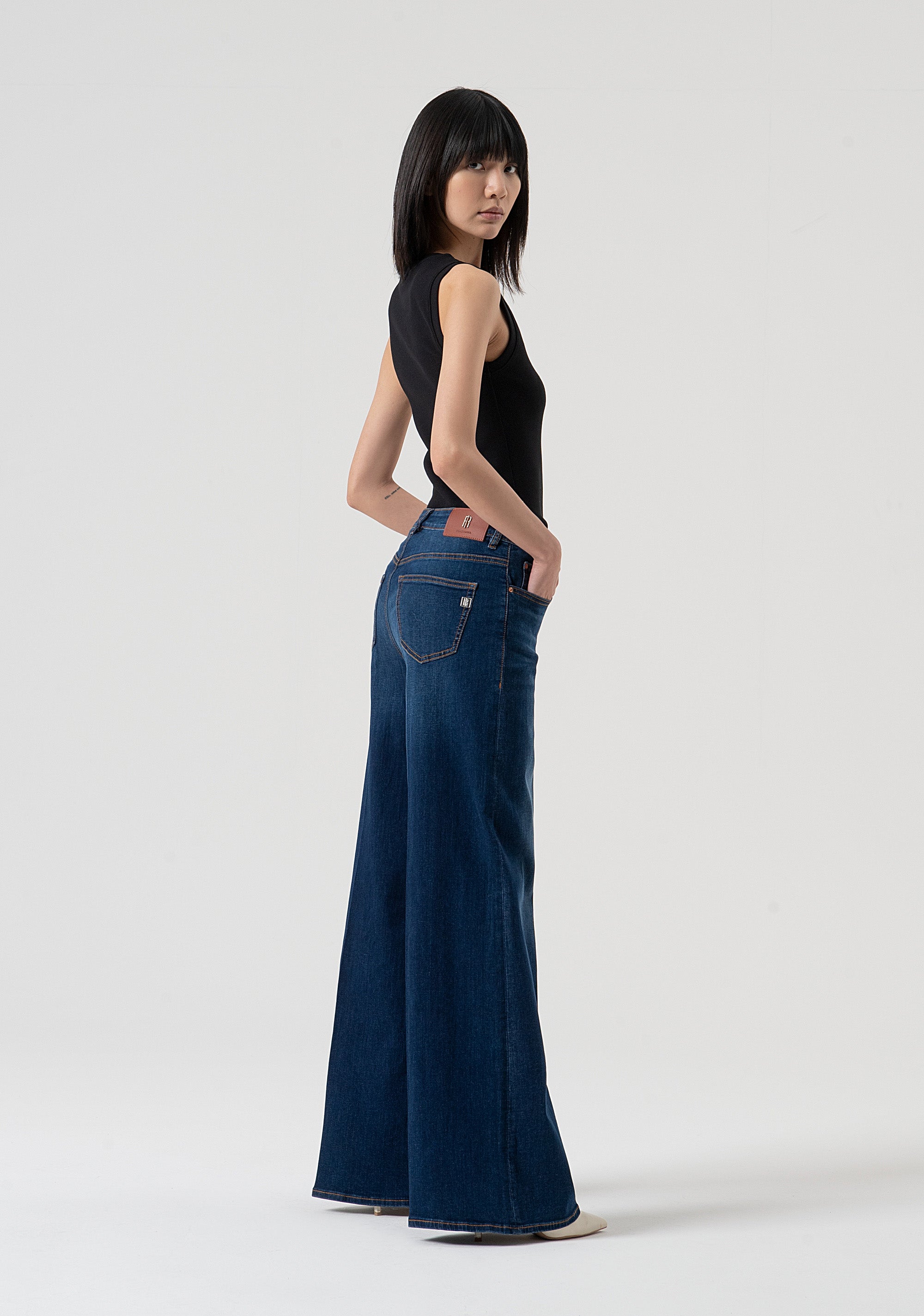 Jeans flare in denim con lavaggio scuro FP25WV3015D46002-987 Fracomina