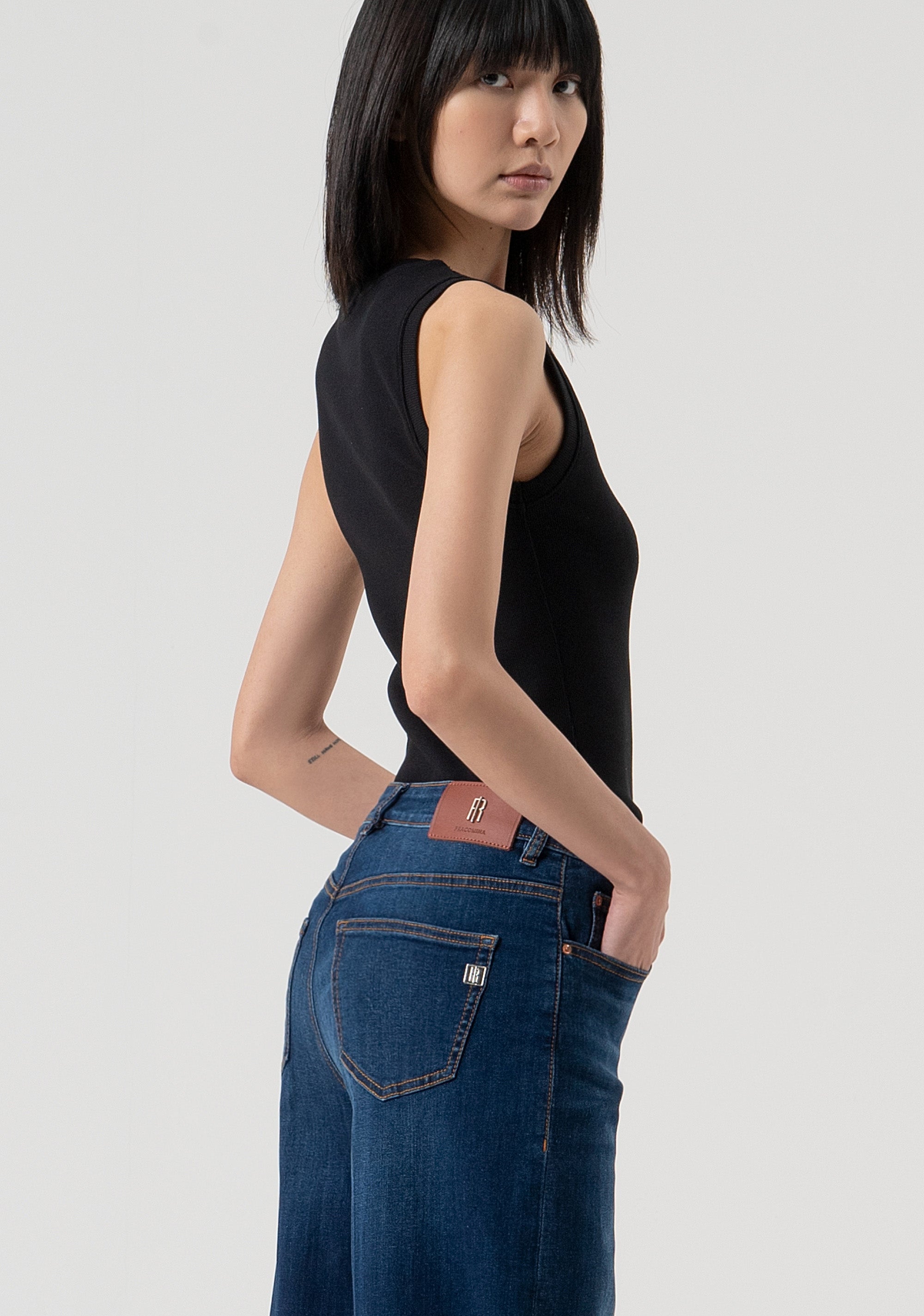 Jeans flare in denim con lavaggio scuro FP25WV3015D46002-987 Fracomina