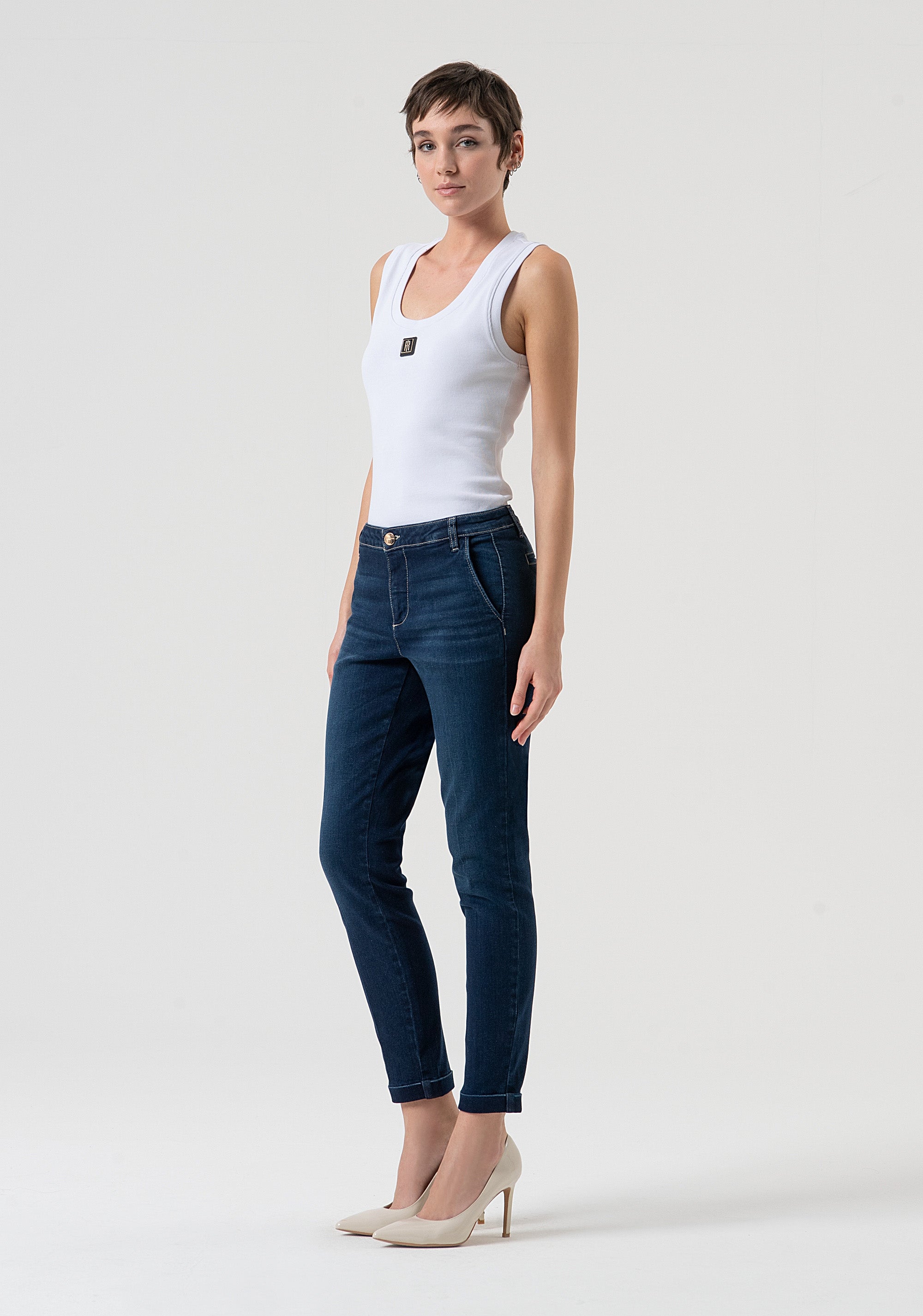 Jeans slim modello chino in denim con lavaggio medio FP25WV4001D46093-117 Fracomina