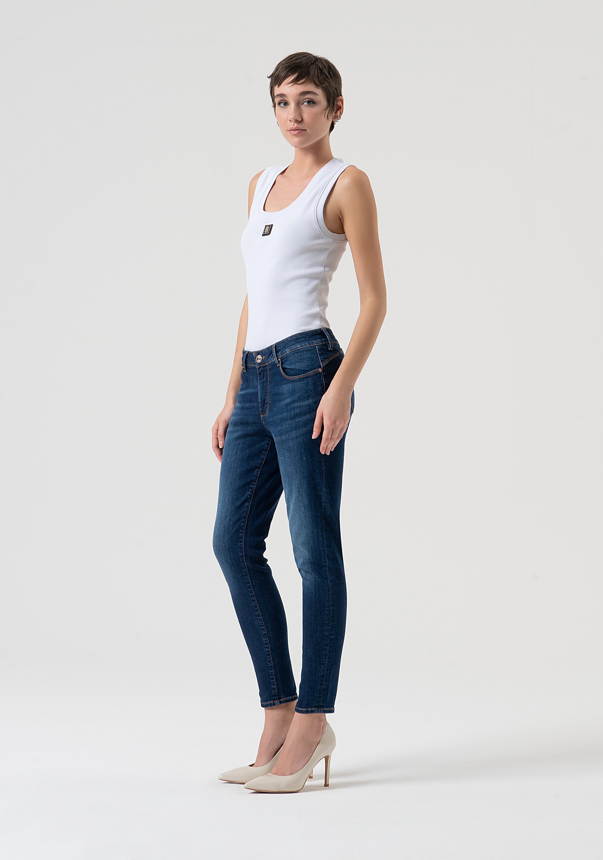 Jeans slim effetto push up in denim stretch con lavaggio medio FP25WV8000D46002-987 Fracomina