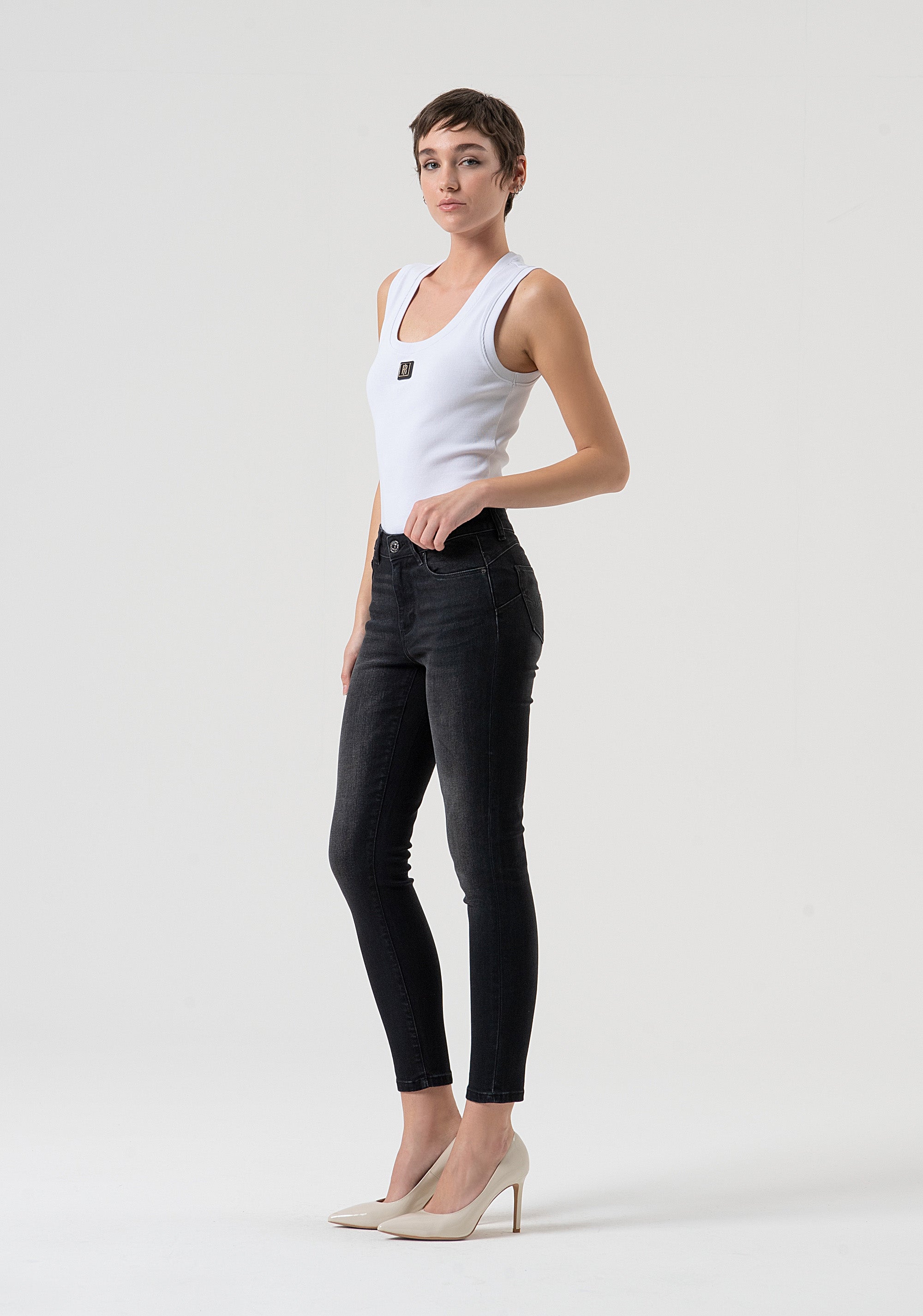 Jeans slim effetto push up in denim black con lavaggio vintage FP25WV8000D46404-H21 Fracomina