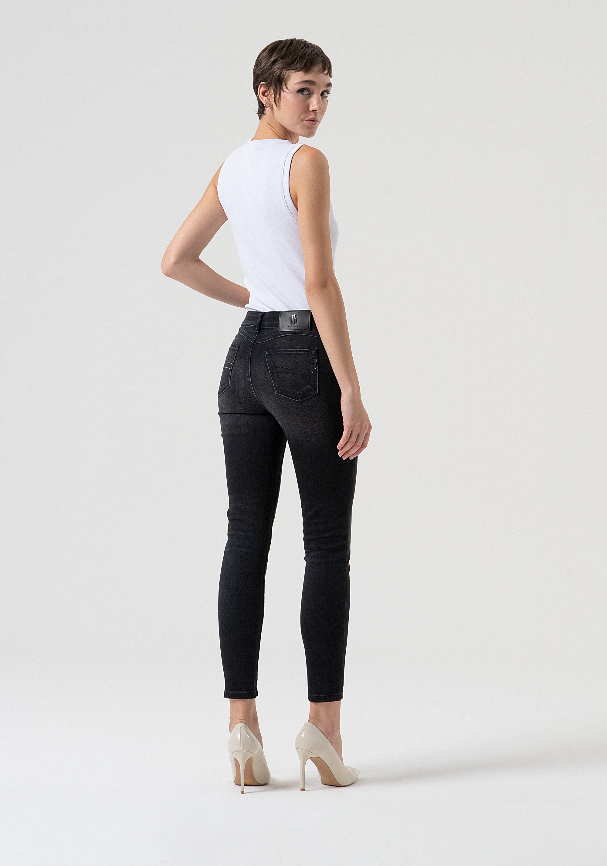 Jeans slim effetto push up in denim black con lavaggio vintage FP25WV8000D46404-H21 Fracomina