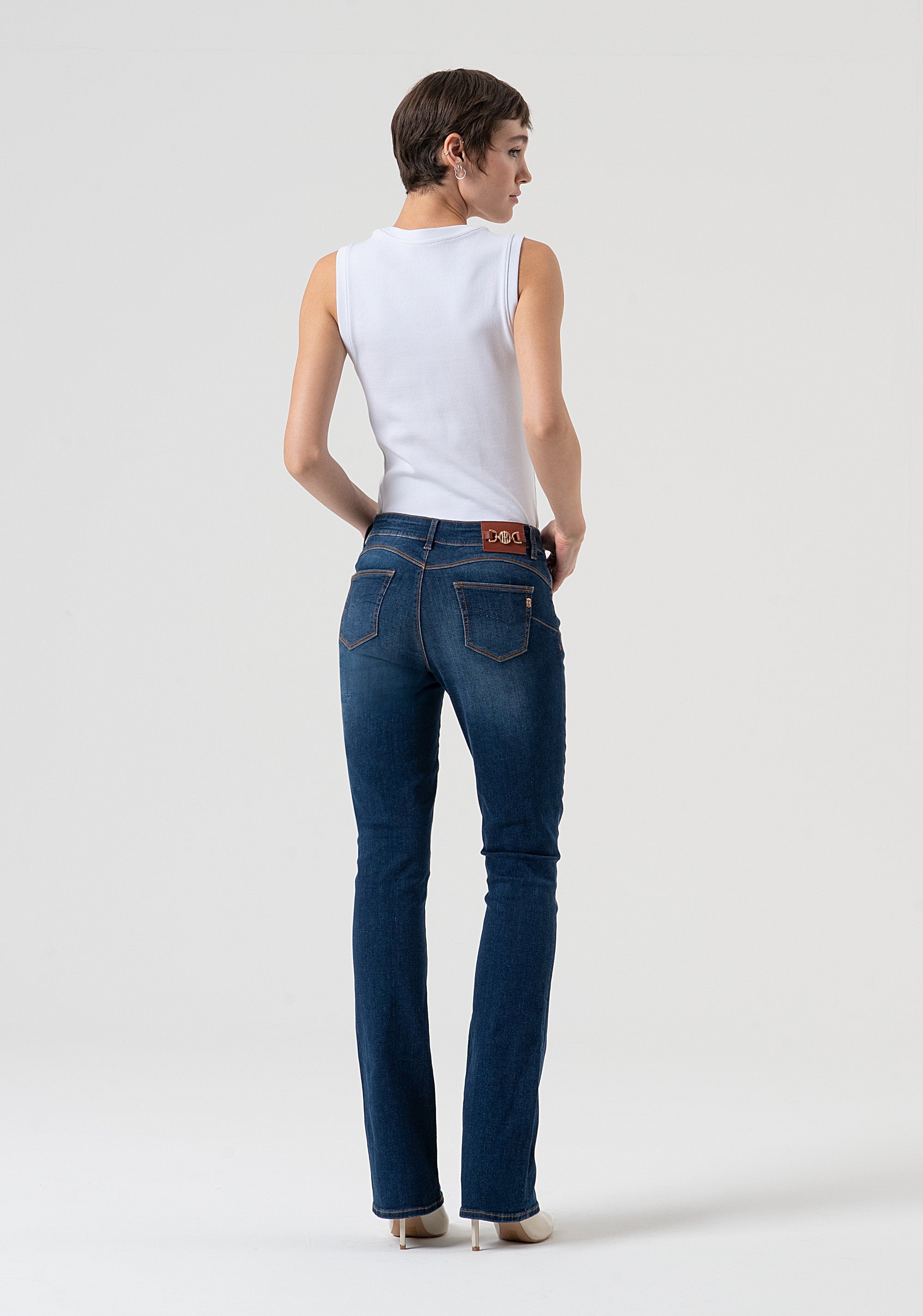 Jeans bootcut effetto push up in denim con lavaggio medio FP25WV8020D46002-987 Fracomina